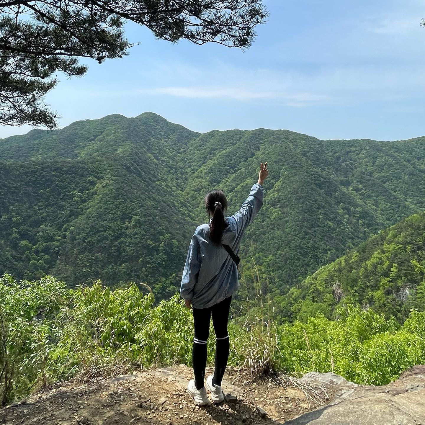 어쩌다 운동으로 짜여진 연휴
오늘은 도덕봉 등반⛰️
허벅지가 더 튼실해지는 중💪🏻
경치가 넘 좋당🫶

#운동
#등산
#운동일상
#연휴기록