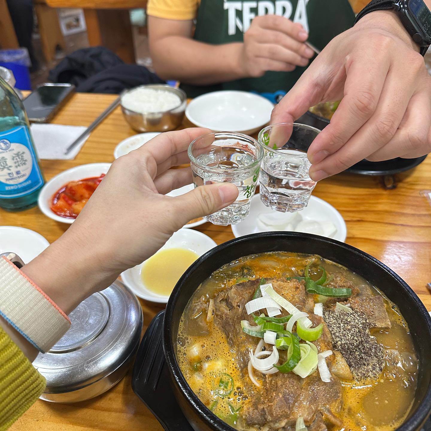 .
애들 학교 간 틈에 호다닥.
늦점은 이렇게...🤩
-
#근로자의날 #근로자라행복해요
#12년차부부 #휴일풍경