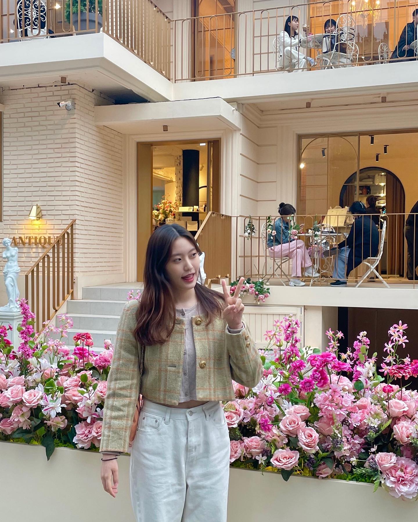 당 충전 해야 해.. 🥨🍰🧋

#앤티크카페 #잠실 #송리단길 #오오티디 #데일리그램 #피드색감 #피드좋아요 #탐색탭 #피드맞추기 #그레이스펌