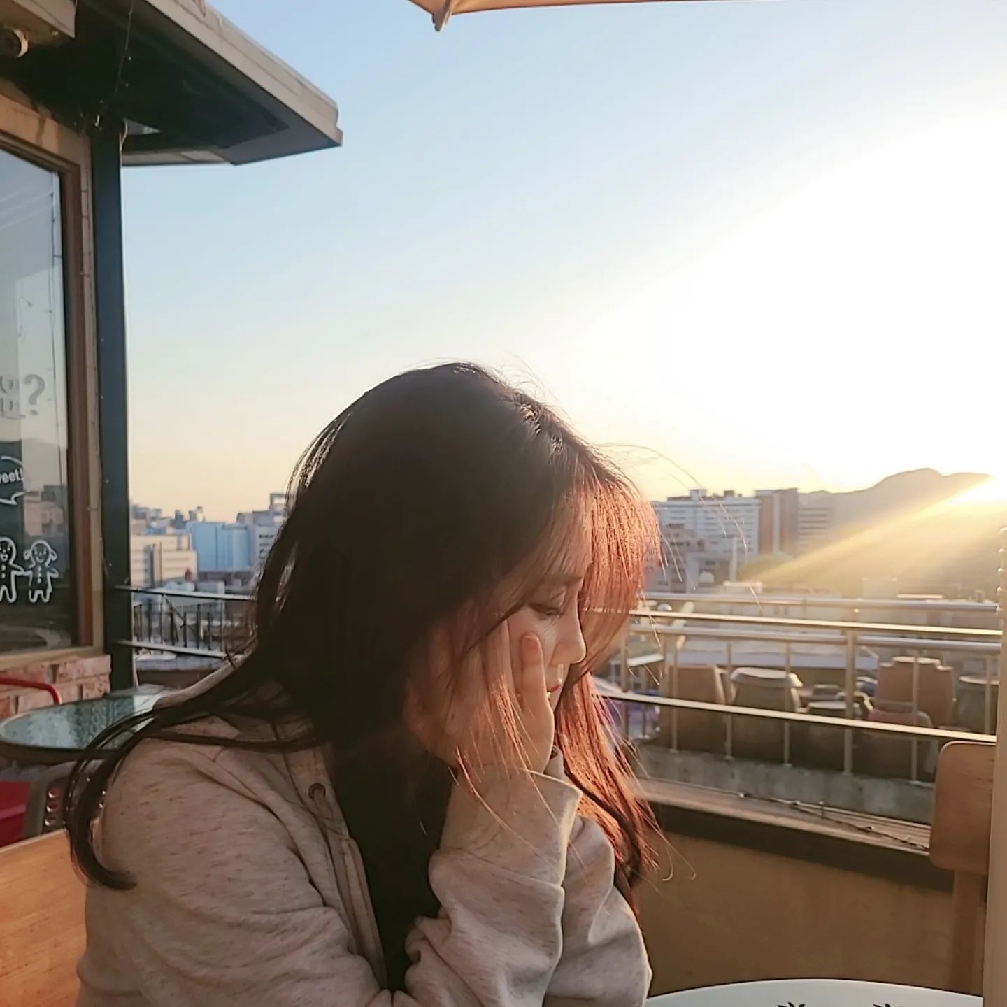 날씨좋았던 오늘☀️
.
.
.
.
#햇살맛집 #뷰맛집카페
