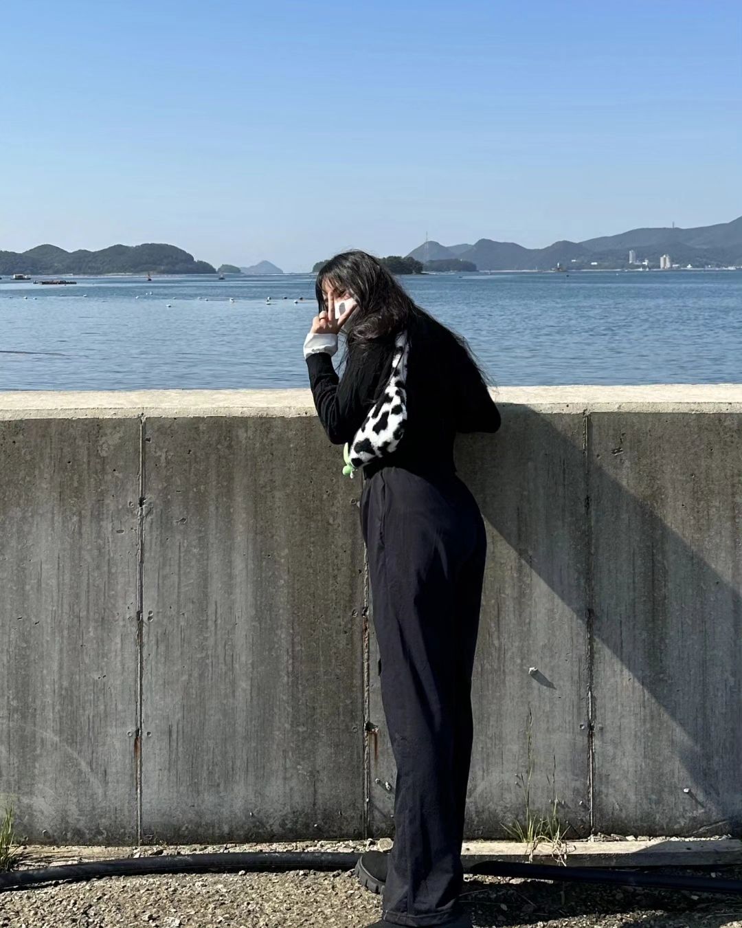 거제에도 동백이 피는구나 진짜 예쁘게도 피어나더라
동백의 꽃말은 누구보다 그대를 사랑해
우리는 처음으로 같은 바다를 보았지
 누구보다 그대를 사랑해 그것도 아주 많이 많이
#행복할게