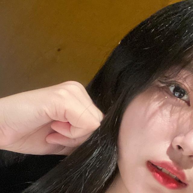 헬스공주 ✸ on Instagram: "선크림의 계절이 다가오는 중 ... . . 역시 선크림은 가볍고 산뜻한 게 최고야🤍 믿쓰 메디큐브 콜라겐 톤업 선크림 스킨케어, 메베로도 잘 쓰는 중🥰 가볍고 발림성