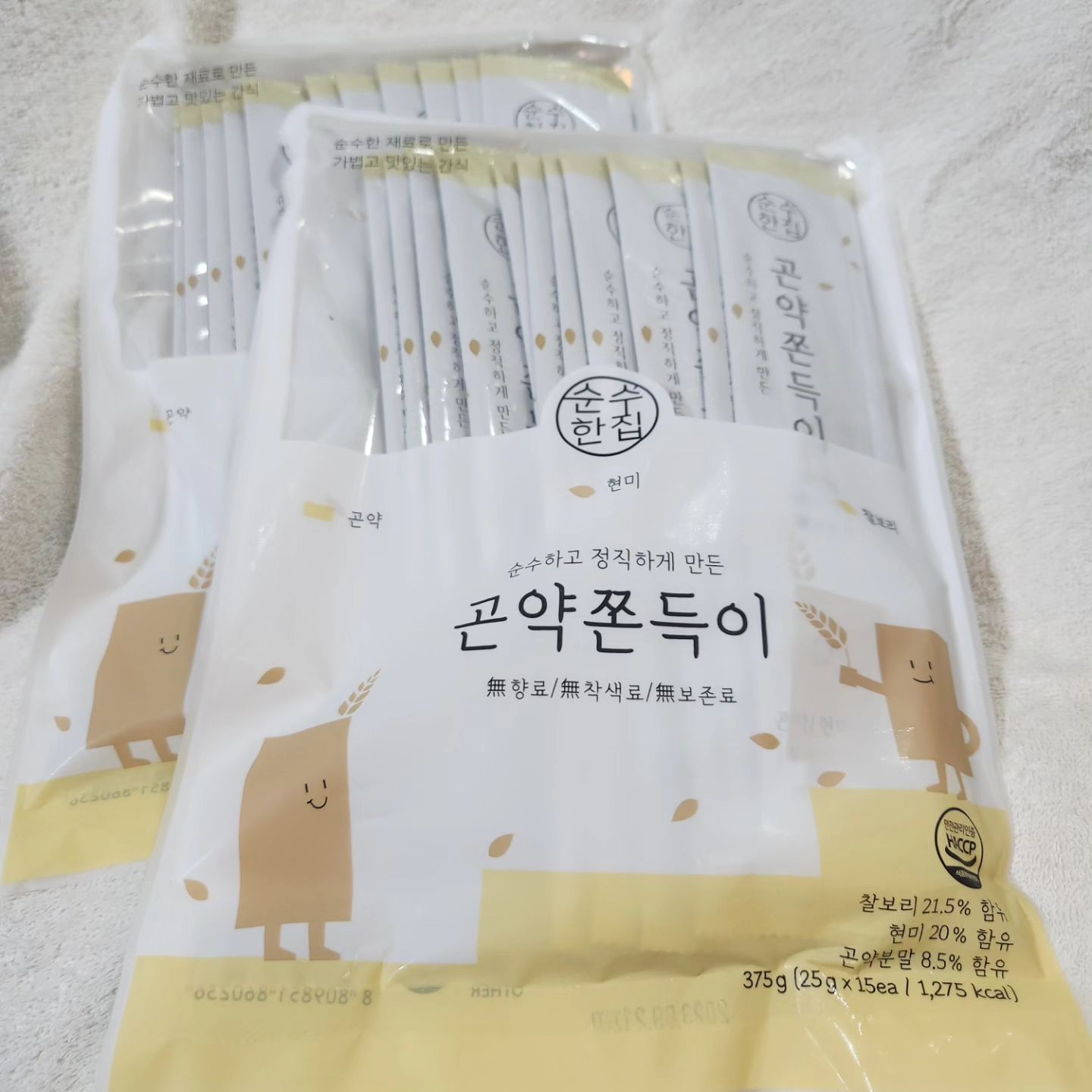 #순수한집 #곤약쫀드기 #곤약쫀득이 #쫀득이 #쫀드기 #협찬 #간식스타그램 #추억의맛 #다이어트간식

그 어느 쫀드기보다 보리향이 짙은!
향료, 착색료, 보존료가 들어가지 않은!
건강한 간식😋
-
아빠랑 입이 심심할 때
야식 대신, 간식 대신으로!
다이어트 건강 간식 챙겨먹고 있어요❤️
-
❤️떡볶이쫀득이, 🩷석류콜라겐쫀디기,
🧡감귤쫀득이, 💚새싹보리쫀득이
곤약쫀득이 외에도 다양한 맛이 있어서
골라먹는 매력이 있어요👏
-
구매처는 아래 링크로👇👇
https://smartstore.naver.com/sunsuhouse/products/5529272817