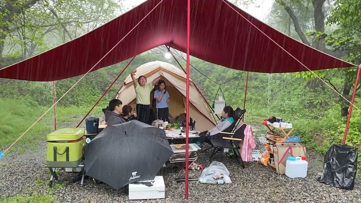 어린이날 
우중캠핑
.
.
#어린이날#연휴#캠핑#camping#happyholidays#우중캠핑#캠퍼#camping#camper#우당탕탕mimihouse