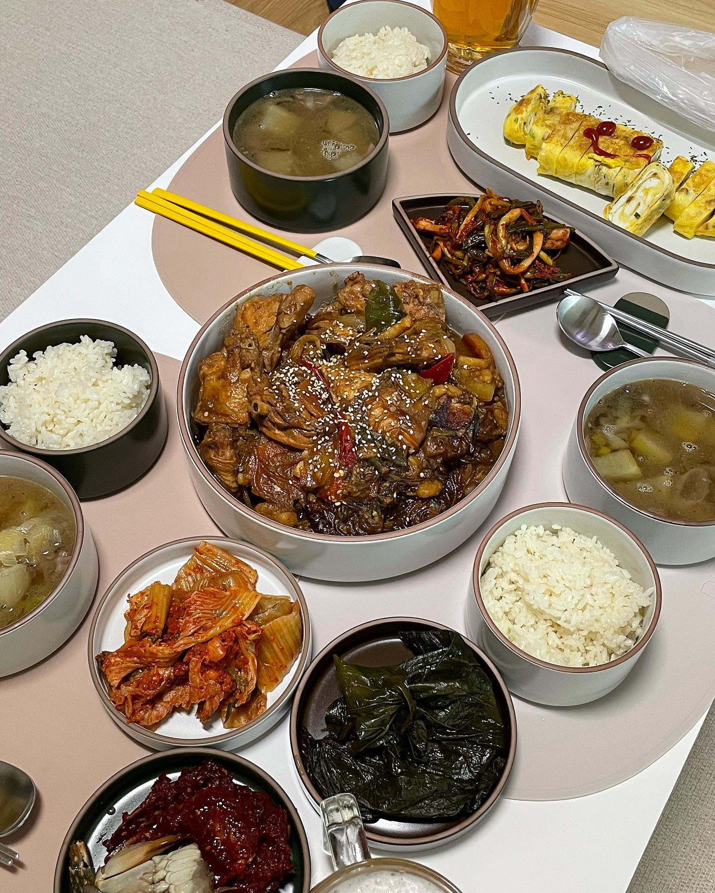 ✨친구네 집들이🤭

신혼 집들이 겸 지영씨 만나러 산 넘고 강 넘어 철원으로,, 신혼인 지영씨가 날 위해^^ 해준 찜닭! 찜닭 처음이랬는데 너무 맛있었고 또 먹고 싶다,, 배고파 지영씨 내 전속 요리사로 임명할게🫥ㅎ

#집들이 #찜닭 #존맛탱 #베텔기우스