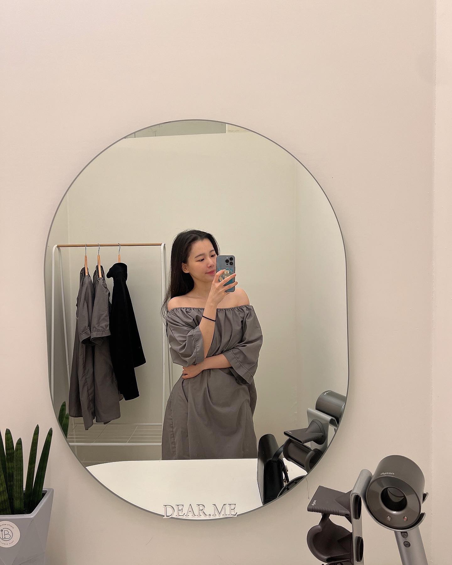 피부케어받을 기회가 생겨 다녀왔당💛
딥클렌징부터 시작해서 모공,탄력,보습관리까지 섬세하게 케어해주시고 승모근,턱라인 등 뭉친 근육도 풀어주셨다🥰
하루종일 얼굴이 쫀쫀하고, 밖에서 놀다 들어와서 세수했는데도 쫀뜩했당ㅎㅎ
넘모 조와따! 중요한 일 있으면 다음에 또 가야게따!💕
감사합니당🤍

📍디얼미[dear.me] 인계점

dear.me_suwoncity 
_you_je