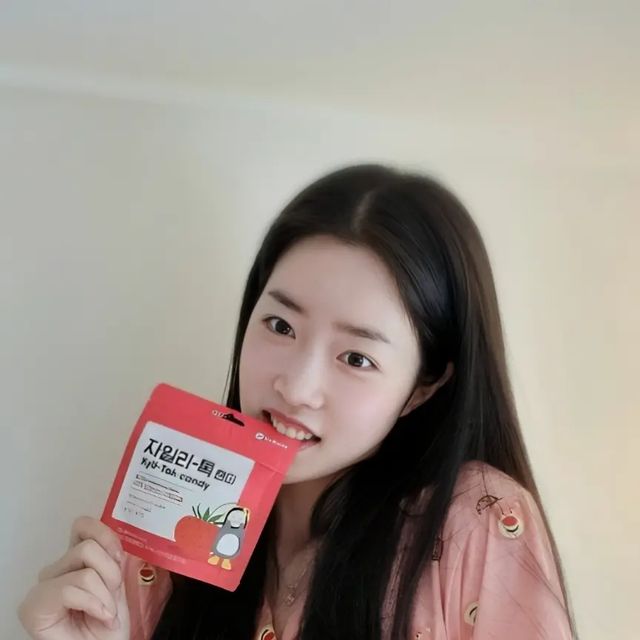 김단아 on Instagram: "#광고 펭하🖐 내사랑 펭수의 핫템!! 펭수 자일리톨 캔디🍬 자일리톨 캔디라 치아건강에 완전좋음>_< 무설탕, 무색소 칼로리도 완전낮음👍 달달한 구강관리🍓🍓 역쉬