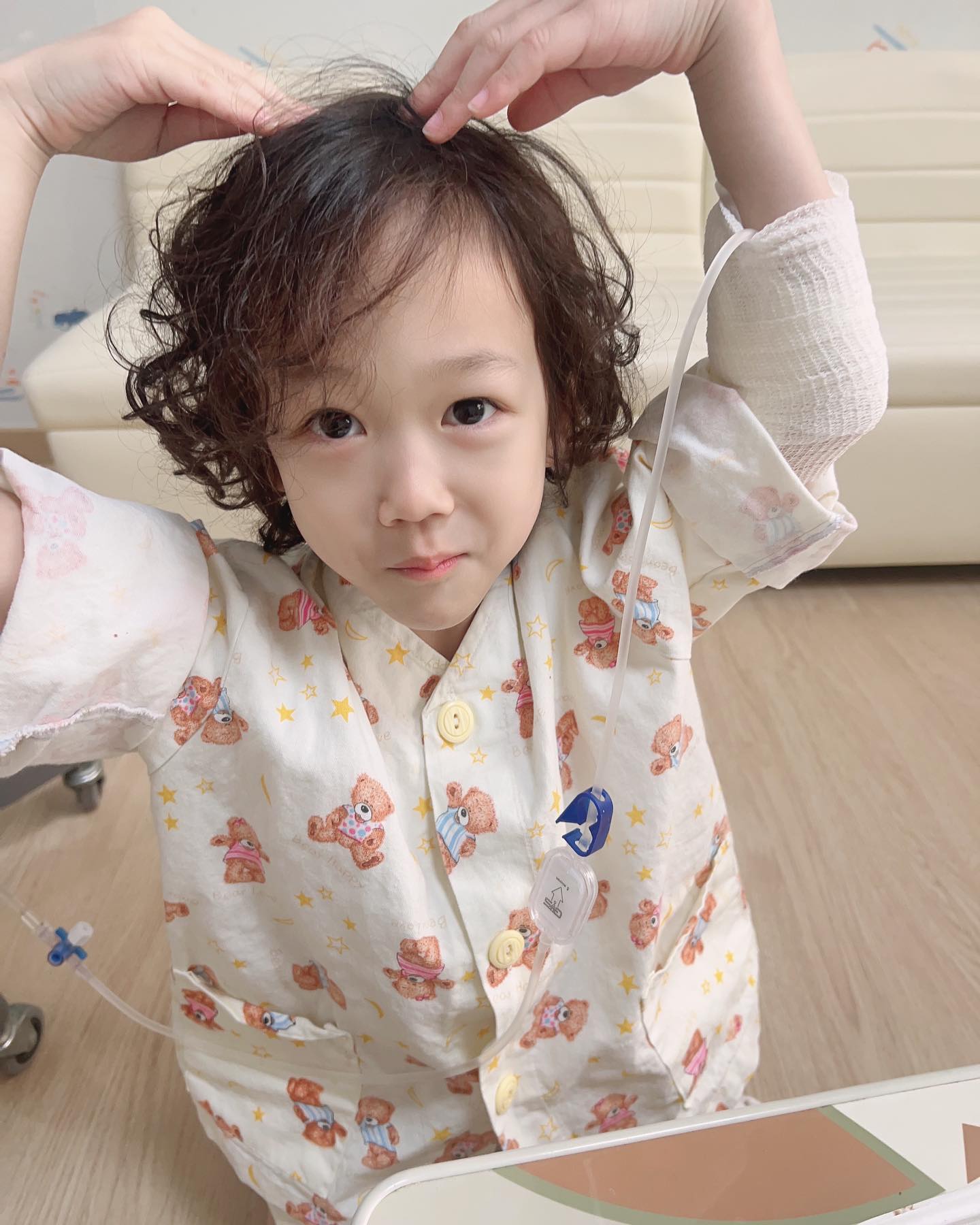 이뿌나 아푸지말자 🤍

#일상 #기록 #육아 
#돌아가며아프지말자 
#엄마지침 #아빠도지침 #아빠살아있니? 
#입원스타그램 #병원스타그램