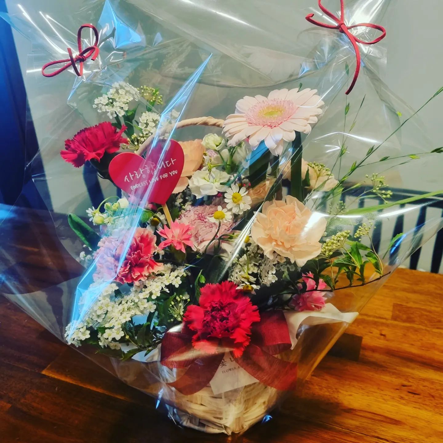 김포로 이사와 4번째 맞이하는 어버이날:♡
예쁘게 만들어주신 덕분에 선물하는 사람도~ 받는 사람도 기분이 좋아지는 #꽃바구니 #꽃내음 #김포꽃집 #고촌꽃집 #어버이날