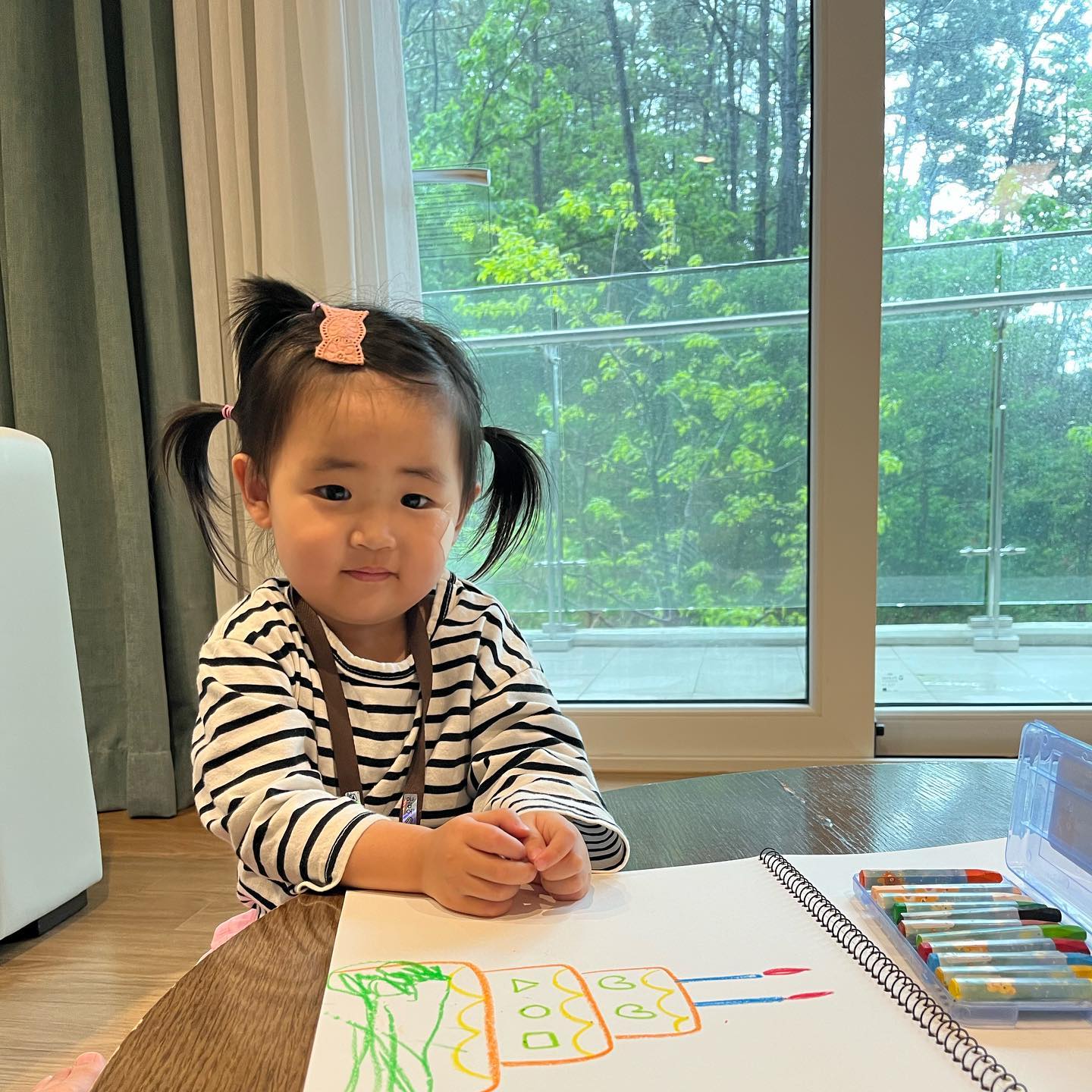 언니 오빠랑 함께해서 
더 즐거웠던 #어린이날여행 
울애기 진짜 많이 컸다 🧡
#거제 #벨버디어
