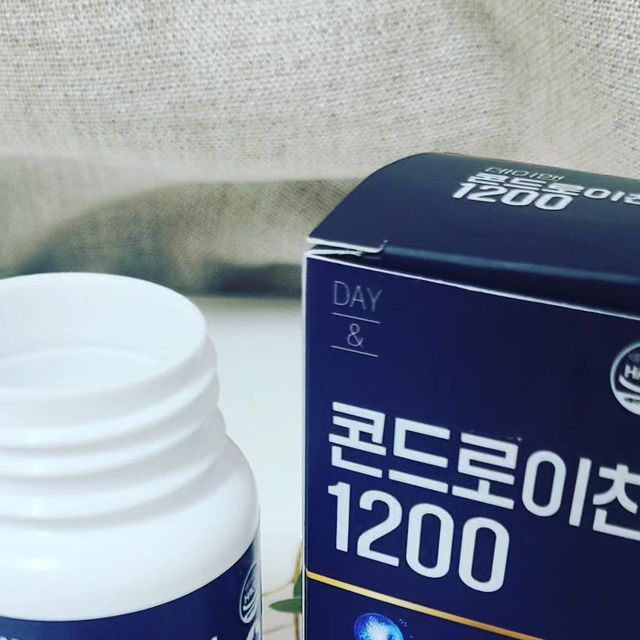장현경 on Instagram: "#협찬 . . 💋참앤들황토농원 데이앤 콘드로이친1200💋 . . 독창적인 브랜드 참앤들황토농원의, 관절 연골 건강에 필요한 상어연골분말 건강식품, 데이앤 콘드로이친1200을