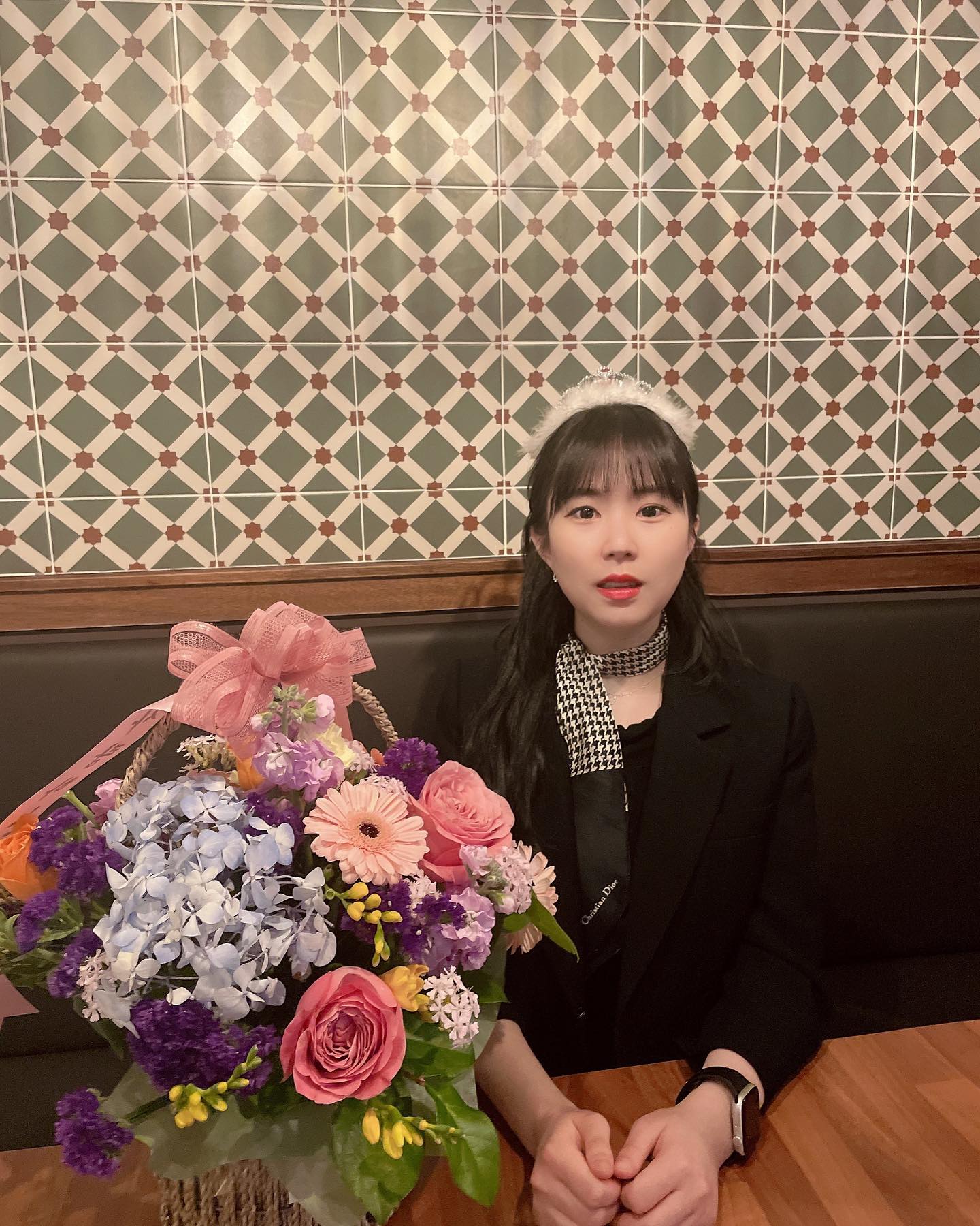한달지나도 끝나지않은 생일 🥳
#생일 #사랑하는큰딸이라고써있음 #한달지난사진