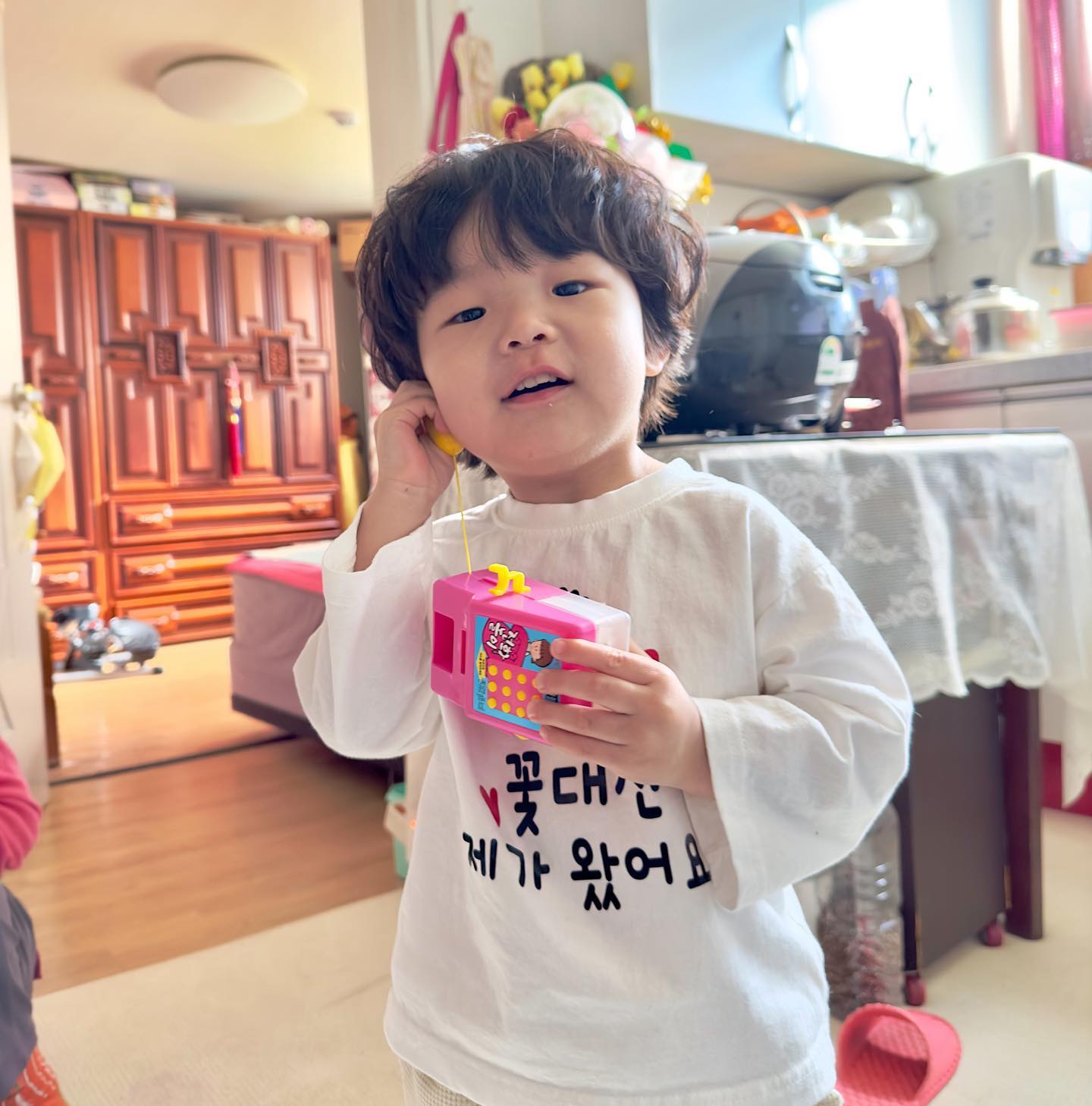 𝙳𝙾𝙷𝙰  ෆ+825 ❀•° _26M

권돠 낮엔 증조할머니네 다녀오고
저녁엔 외할아버지 만나러 🚗💨

저녁엔 회뜨러 농수산물시장 갔더니
인기 최고였다ㅋㅋㅋ

그리고 애미는 넉다운 😵‍💫😱
삐곤하다 증맬

#오늘아님 #어버이날 #끼부리기
