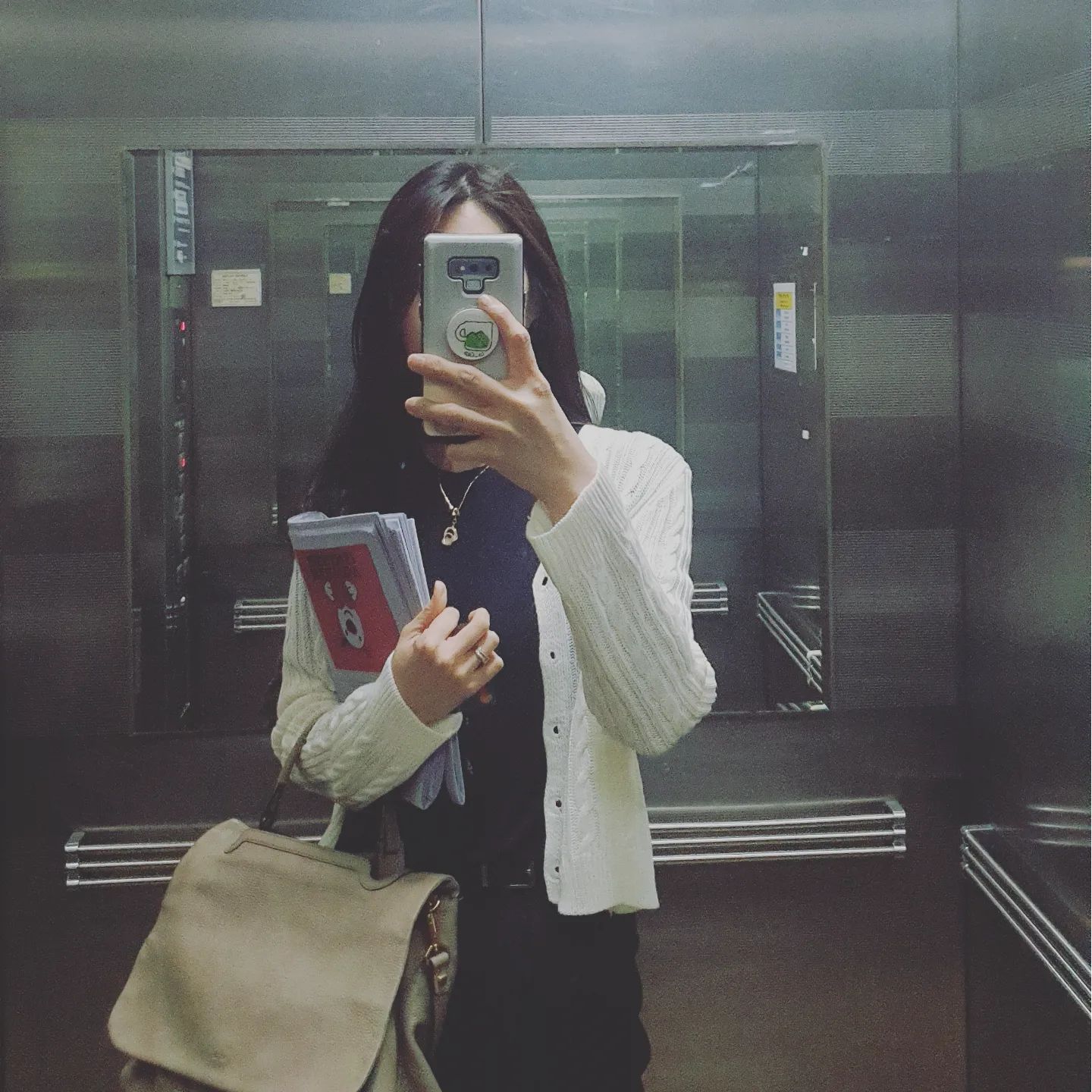 무던히 넘어가는 하루가 되길!
#그러라그래#출근룩#