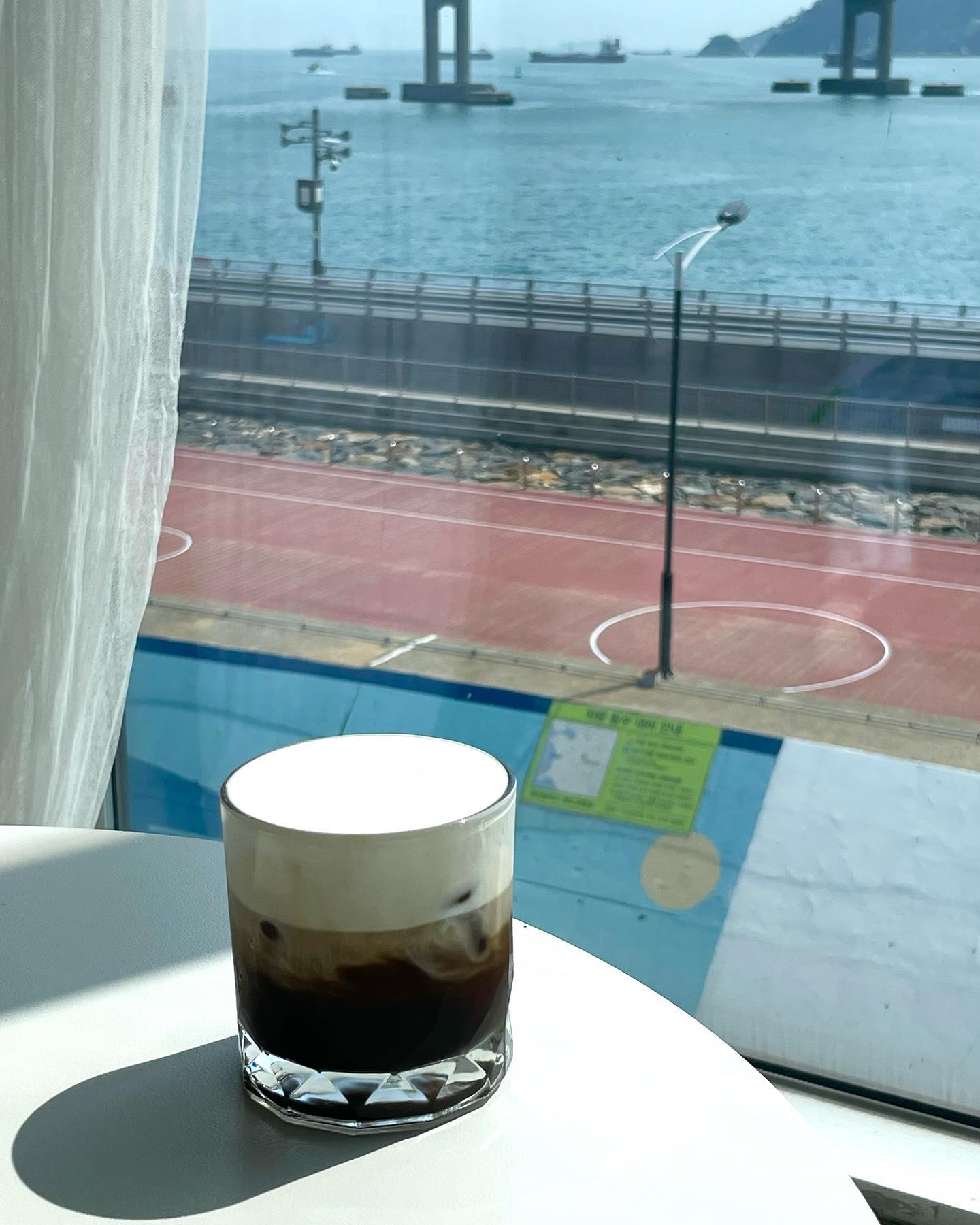 오랜만의 외출➿

날씨 좋은 날 뷰좋은 카페와서 힐링하고 매일 이렇게 힐링하면서 지내고 싶다🥹

영도 오구카페
📍부산 영도구 남항서로 52