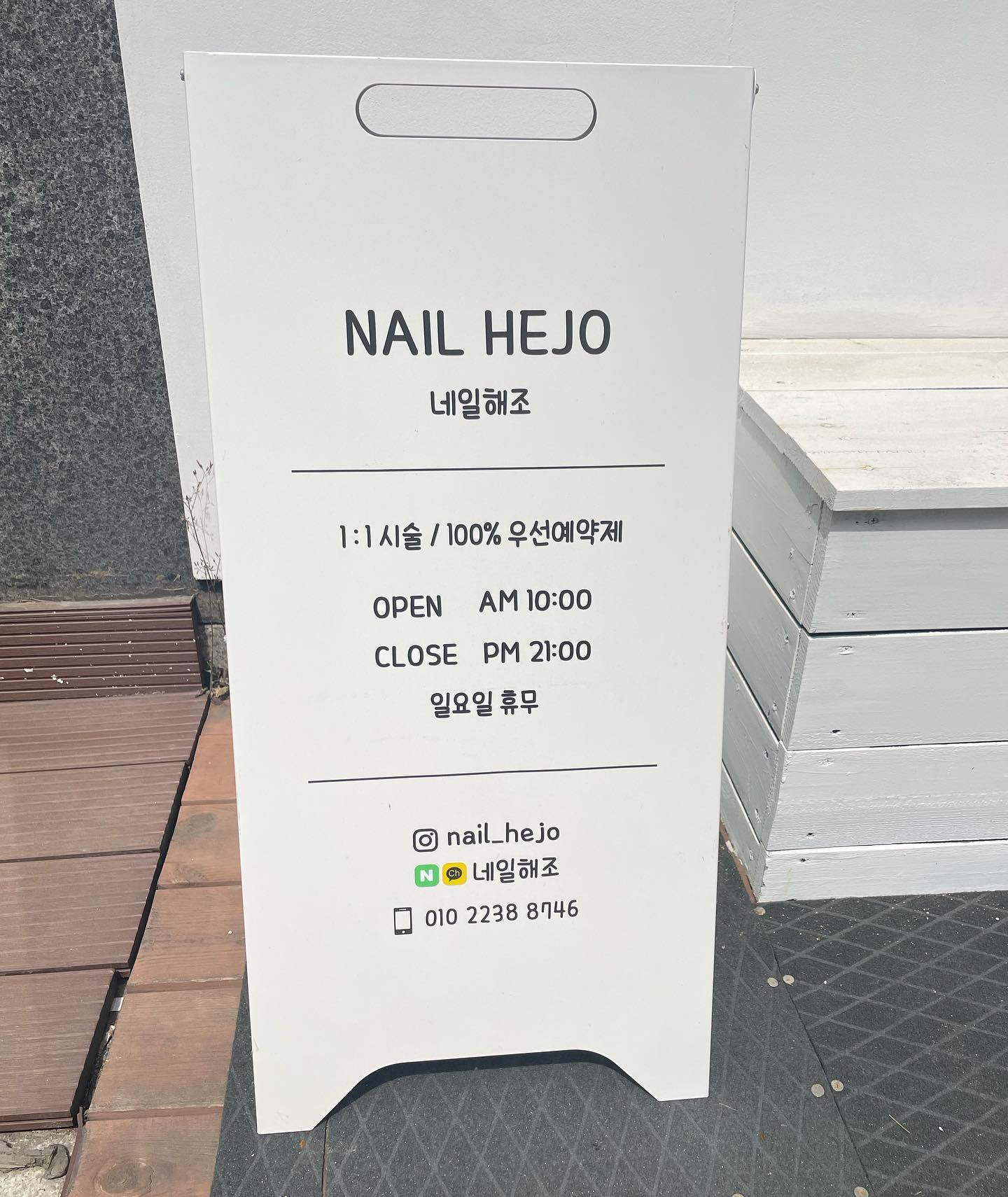 불당동에 새로 오픈한 네일해조🤗 매장앞에 주차공간이 있어서 주차걱정이 없는 곳이며~~ 1대1 시술이라 조용하고 아늑하게 네일을 받을 수 있어요^^

<이달의 아트 - 스케치북>

원장님 덕분에 못난이 손에서 예쁜 손으로 변신 성공했네요❤️

#불당동네일 #천안네일 #천안네일샵 #천안네일아트 #네일해조 #여름네일 #이달의네일 #낙서네일 #낙서네일아트 #유행네일디자인