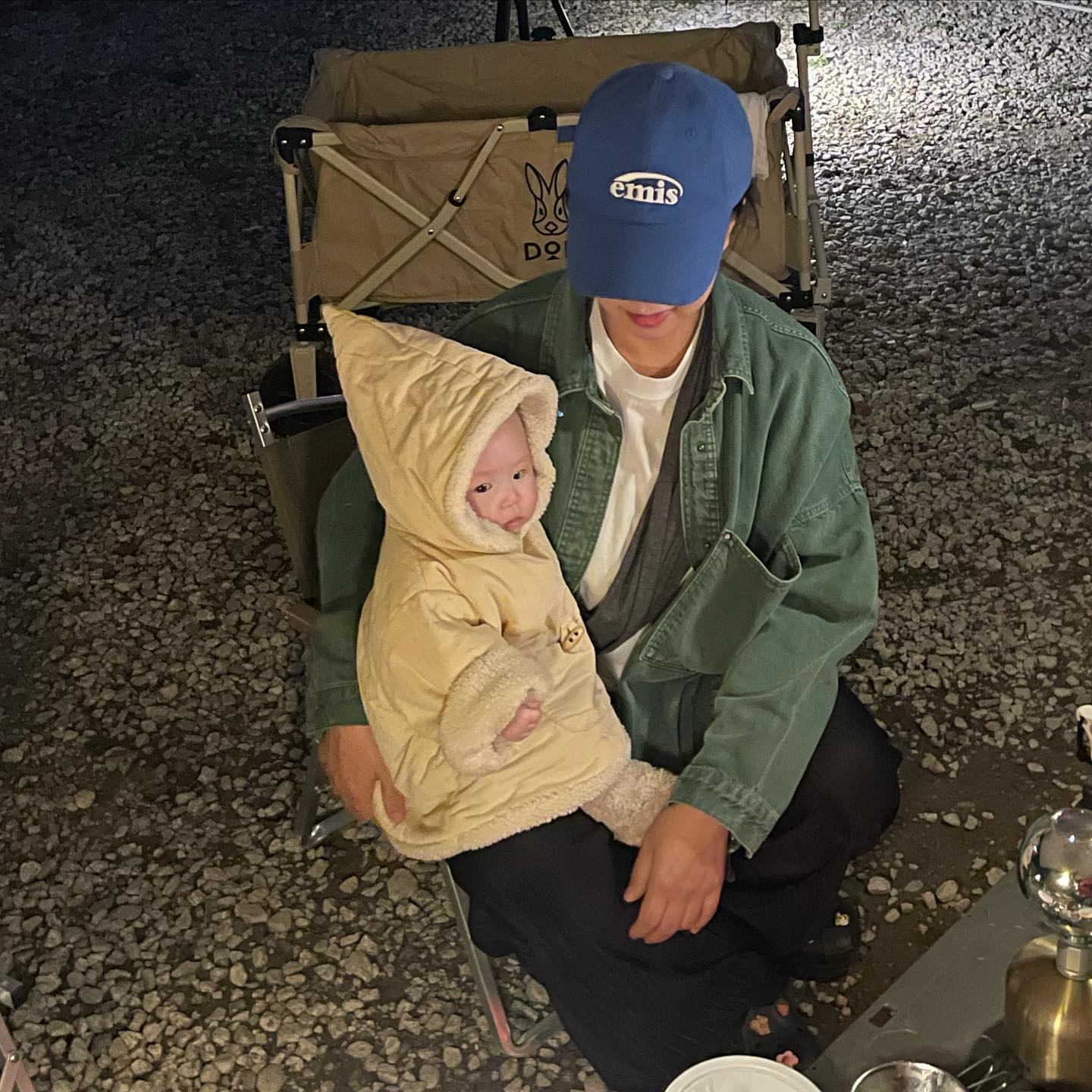 우주랑 함께했던 첫 캠핑 🏕️ 
하필 날씨가 추워서 난방을 따뜻하게했다가 아침에 볼빨간 김우주를 만남 ❤️ 다음에 또 가자 우리딸 👶🏻💓
.
.
.
#118일아기 #아기캠퍼 #우주의하루 #딸랑구 #딸맘 #2023년생아기 #2023년생 #신생아 #육아 #newborn #newbornbaby #딸바보#4개월아기 #babygirl #cutebaby#120일아기 #universe #mynameisuniverse#터미타임 #아기체육관 #통잠 #아기모델 #babymodel #model #4monthbaby
#캠핑 #도플갱어 #에이텐트