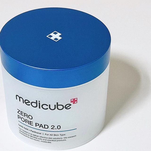 해피유니 on Instagram: "#광고 @medicube_korea 🏷️메디큐브 제로모공패드 2.0 날씨가 더워지니 점점 돋보이는 모공🙄 요즘 유재석 모공패드로 유명한 메디큐브 제로모공패드를 사용 중이에요 한