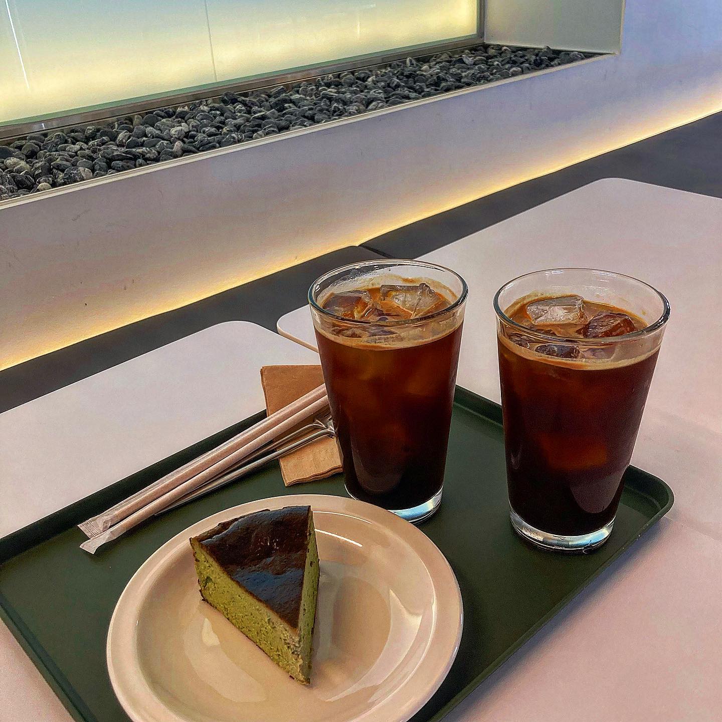 #협찬 
📍AlGO COFFEE(알고커피)
서울 동대문구 회기동 3-76

✔️경희대 바로 앞 신상카페 알고커피!

✔️분위기가 너무 힙하고 깔끔해요⭐️

✔️1,2층으로 분리가 되어있는데, 2층에는 공부나 팀플하기 좋아요🥺

✔️커피도 진짜 맛있고 디저트도 넘 다양해요 🫶🏻

✔️분위기가 굉장히 조용하고 좋아요❤️‍🔥

✔️경희대, 회기 근처 힙하고 조용한 카페 찾으신다면 강추!!! 재방문의사 100%🥹

#경희대맛집#경희대카페#경희대신상카페#경희대커피#회기역맛집#회기역카페#회기카페#회기동#회기동카페#회기동맛집#경희대조용한카페#경희대#경희대핫플#서울커피맛집#서울카페 #먹스타그램 #먹스타 #먹스타그램 #선팔 #먹방 #맞팔#맞팔해요 #맛집 #맛집탐방 
 #선팔맞팔 #선팔맞팔환영 #답방 #좋아요반사 #소통 #좋반
