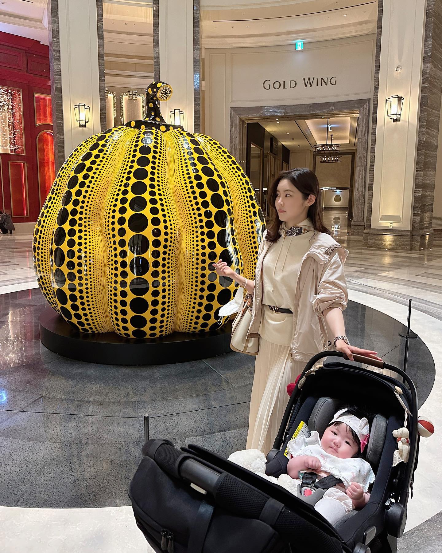 인천파라다이스 호텔 
쿠사마 야요이의 ’Great Gigantic Pumpkin‘ 앞에서 사진 한방 찍고 
가족 모임 가는길 🧡

#파라다이스시티 #쿠사마야요이 #인천 #아기랑갈만한곳