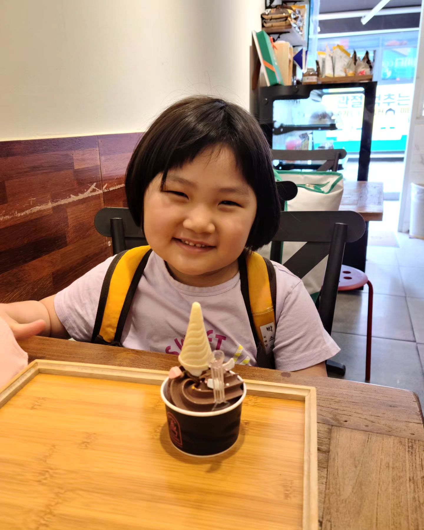 #첫니 #이빠짐 
6살 첫니빠짐🤣
벌써 못생김 시작하면 어떡하니ㅋㅋㅋㅋㅋ

이 빼러 가기전에 초코 젤라또 하나 먹어야된대서 한그릇 뚝딱하고
씩씩하게 어른치과가서 혼자 이 빼고나옴ㅋㅋㅋ

#멋지다 #장하다 #엄마딸최고👍