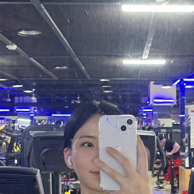 지우 on Instagram: "#광고 평소에 손목통증을 달고 사는 사람으로서 여러 손목보호대를 사용해 봤지만 #프지마손목보호대가 대빵👍🏻 🫧Check Point | 01 내 손목에 맞춘 듯 밀착되는 1mm 보호대