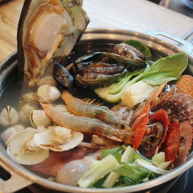 #협찬 #땡큐춘자해물칼국수 #수락맛집

수락산역에 새로생긴 신상맛집 땡큐춘자해물칼국수에 다녀왔습니당❤️❤️
싱싱한 해산물은 물론 푹 우려낸 육수에
인공감미료가 들어있지 않은 칼국수까지👍👍
국물도 진국인데다가 칼국수까지 냠냠하고 나니 배부름이❣️❣️
맛도 좋고 몸보신도 가능한 해물전골칼국수는 물론
다양한 해산물이 듬뿍 들어간 메뉴를 맛볼 수 있는
수락산역 맛집 땡큐춘자칼국수 넘나 추천드려용😊😊.

🦞 땡큐춘자칼국수
🦞 0507-1340-7502
🦞 서울 노원구 동일로242가길 50 세주빌딩 1층

#수락산역맛집 #수락산맛집 #수락산칼국수 #수락산역칼국수 #노원칼국수 #상계동칼국수 #수락산조개 #수락산해물탕 #수락산역조개 #맛집추천