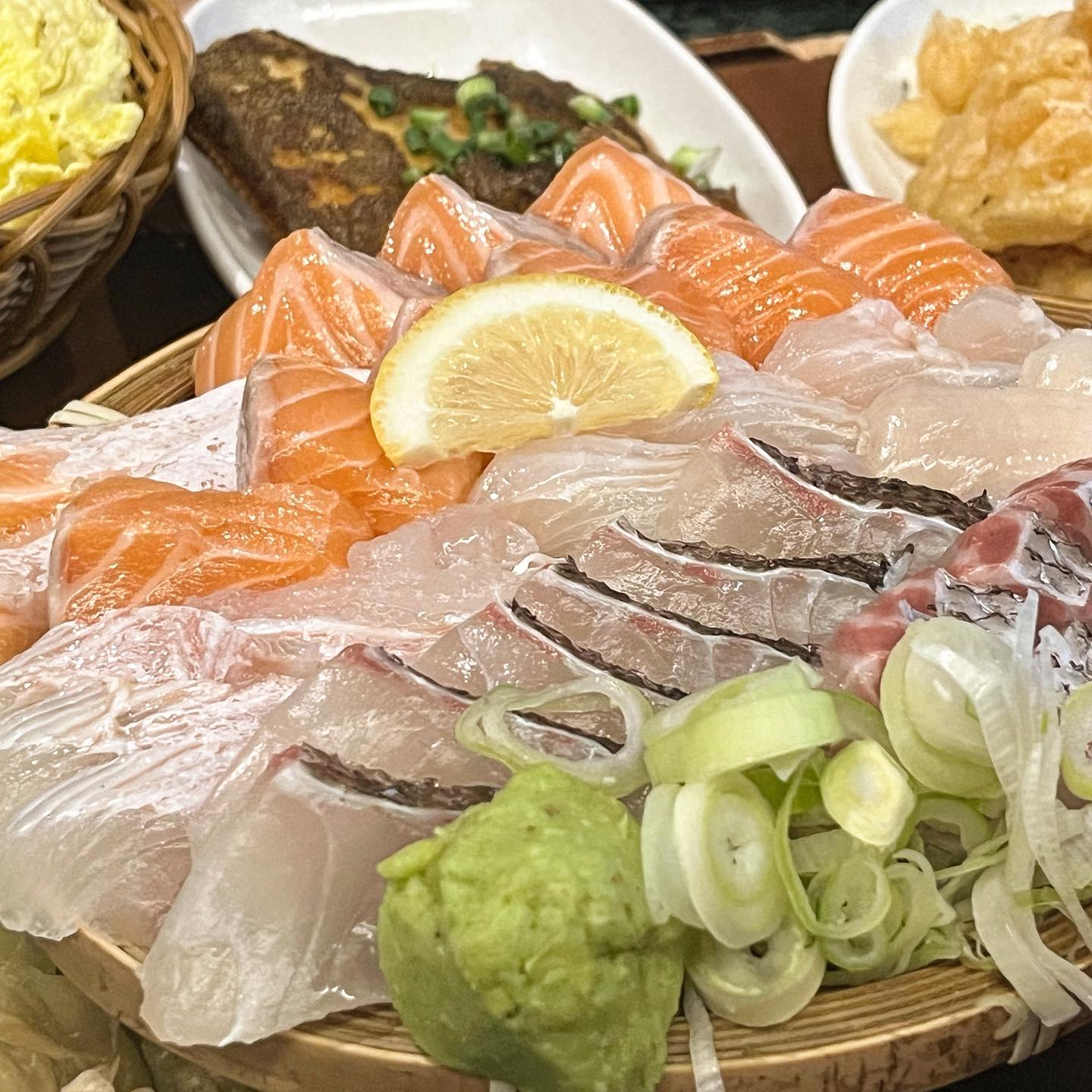 #부산 #숙성회 폼 미쳐따❤️
당일치기 출장 갔다가
추천받아서 가게 된 #부산찐맛집
오픈 시간 맞춰서 가서
평일이라 웨이팅 없이 착석🥹

숙성회 진짜 쫄깃하구
너무 맛있어서 강추해요!

두툼한 회 좋아하시는 분들 추천!
연어 광어 참돔 모둠이고
2인 모둠 딱 좋았어요!
마지막에 라면까지🍜

#웨이팅맛집 이라하니
#테이블링 하세요🎉

#첨벙
부산 수영구 민락로 35-1 1층
🐠🐟