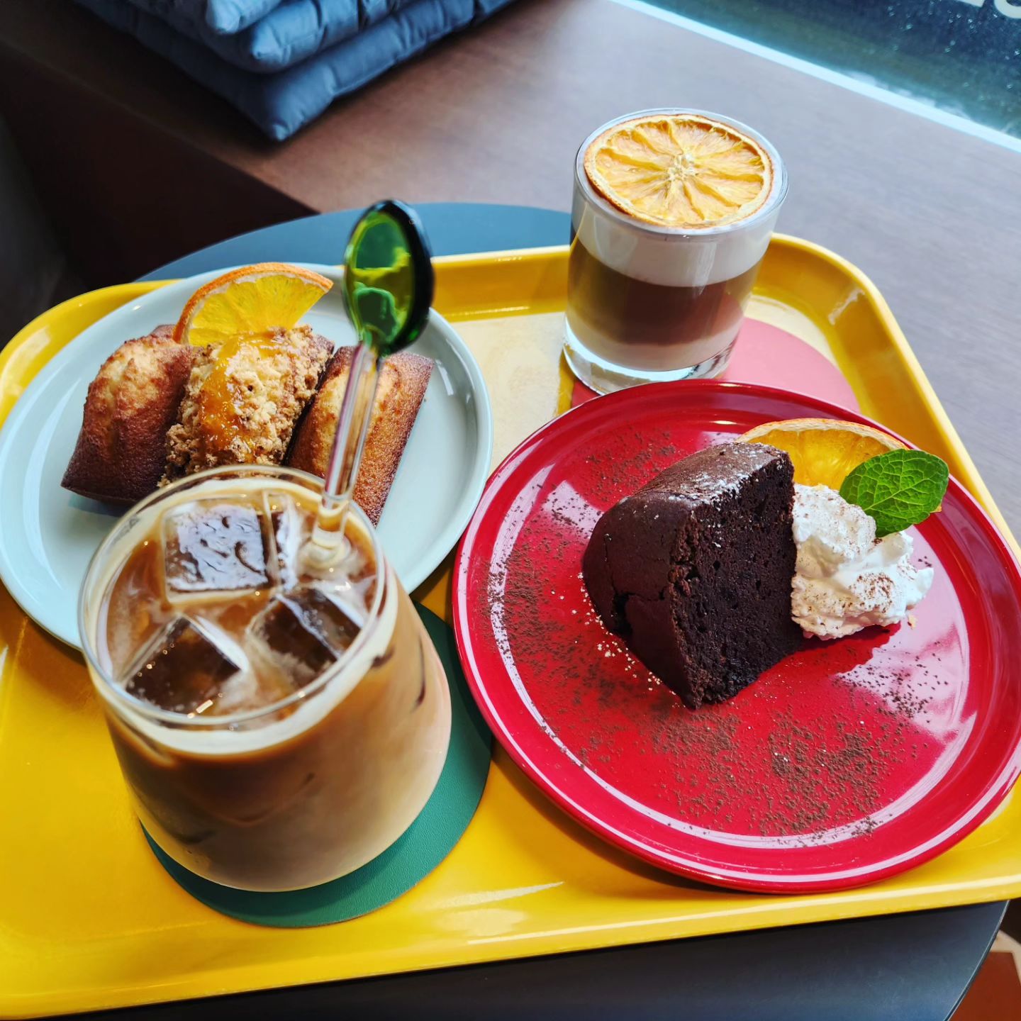 #광고 #컴포넌트커피
.
.
.
홍대 연남 신상카페 

➡️ 컴포넌트커피

🧁 휘낭시에 / 플레인 (2700원), 오렌지크럼블 (3500원)

🍩 쇼콜라크림 (5500원)

☕️ 오렌지크림라떼 (6000원)

☕️ 바닐라라떼 (5500원)

💥컴포넌트커피💥
위치 : 서울 마포구 동교로 253 3층
운영시간 : 매일 11시 ~ 19시
연락처 : 0507-1369-7399

#연남동신상카페 #연남동휘낭시에맛집 #연남동카페 #컴포넌트커피
