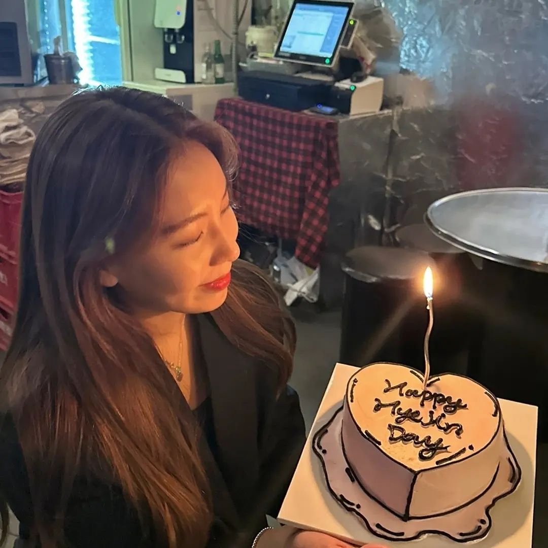 행복한 4월 기록🩷

덕분에 너무 행복한 28살 :) 
기록 꼭 해놓고싶어서 뒤늦게라도ㅎㅎ
.
.
.
.
.
#생일 #사진모음 #생일파티 
#케이크 #선물 #생일상