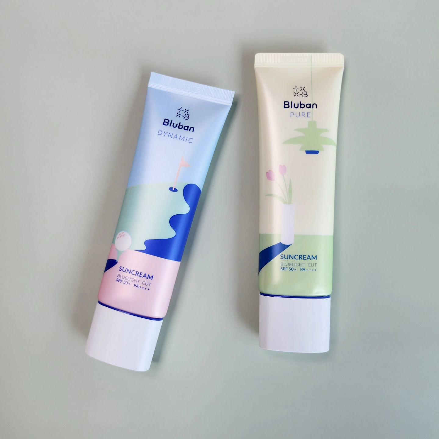 #협찬
블루반💙
스펙트라 다이나믹 선크림 50ml
퓨어 선크림 50ml

자외선차단만 되는 선크림❓️🤔
자외선보다 '블루라이트'가 피부에
더 깊숙히 침투되는거 아시나요❔️

노화의 주범 블루라이트까지 차단되는
블루반 선크림!

🔹️다이나믹 선크림(아웃도어용 모든피부)
✔️블루라이트 차단 테스트완료
✔️미세먼지 흡착 방지 테스트완료

야외활동시 땀에 강하고 
가벼운 제형이지만 밀착력이 좋아 
지속력 굳! 부담없이 사용가능! 
피부가 답답하지 않고 땀이 흘러도
눈시림 없었어요.👍

자연스런 톤정리도 가능해
쌩얼이 부끄럽지 않아요.🤭

가방에 딱 하나 챙겨 두시간 간격으로 
발라주기!

🔹️퓨어 선크림(집순이용 민감피부)
✔️블루라이트 차단 테스트완료
✔️민감성피부 자극 테스트완료

아이 등원시킨 후 스마트폰과 PC와 
한몸이 되는 저를 위한제품인듯🤭
요즘 재택근무도 많이 하시져?
집에서도 블루라이트 차단 하자구요!

블루라이트가 나를 늙게 했구나..😭
안경만 신경썼는데 피부야 미안!

아이와 함께써도 될만큼 저자극
민감성피부도 안심하고 사용가능!
집에서도 로션바르듯 가볍게 
선크림 챙겨바르기 딱 좋아요.👍 

blubanlab
블루반 선제품은 세가지 타입이 있어요.
아웃도어 집순이용 사무실용 

나의 라이프스타일에 맞는 선크림으로 
사계절내내 건강하게 피부보호 하세요💙

#블루반 #다이나믹선크림 #퓨어선크림 #선크림추천 #데일리선크림 #야외활동
#블루라이트차단 #미백기능 #저자극 #민감성피부