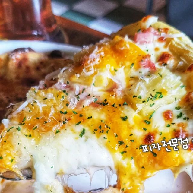@hodducks_food on Instagram: "#광고 드디어 가봤다!! 월드챔피언 수제맥주맛집 아트몬스터👊 신기한 월드챔피언 수제맥주🍻들과 맛있는 안주, 힙한 인테리어까지 눈👀과 입👄 모두 즐길수 있는