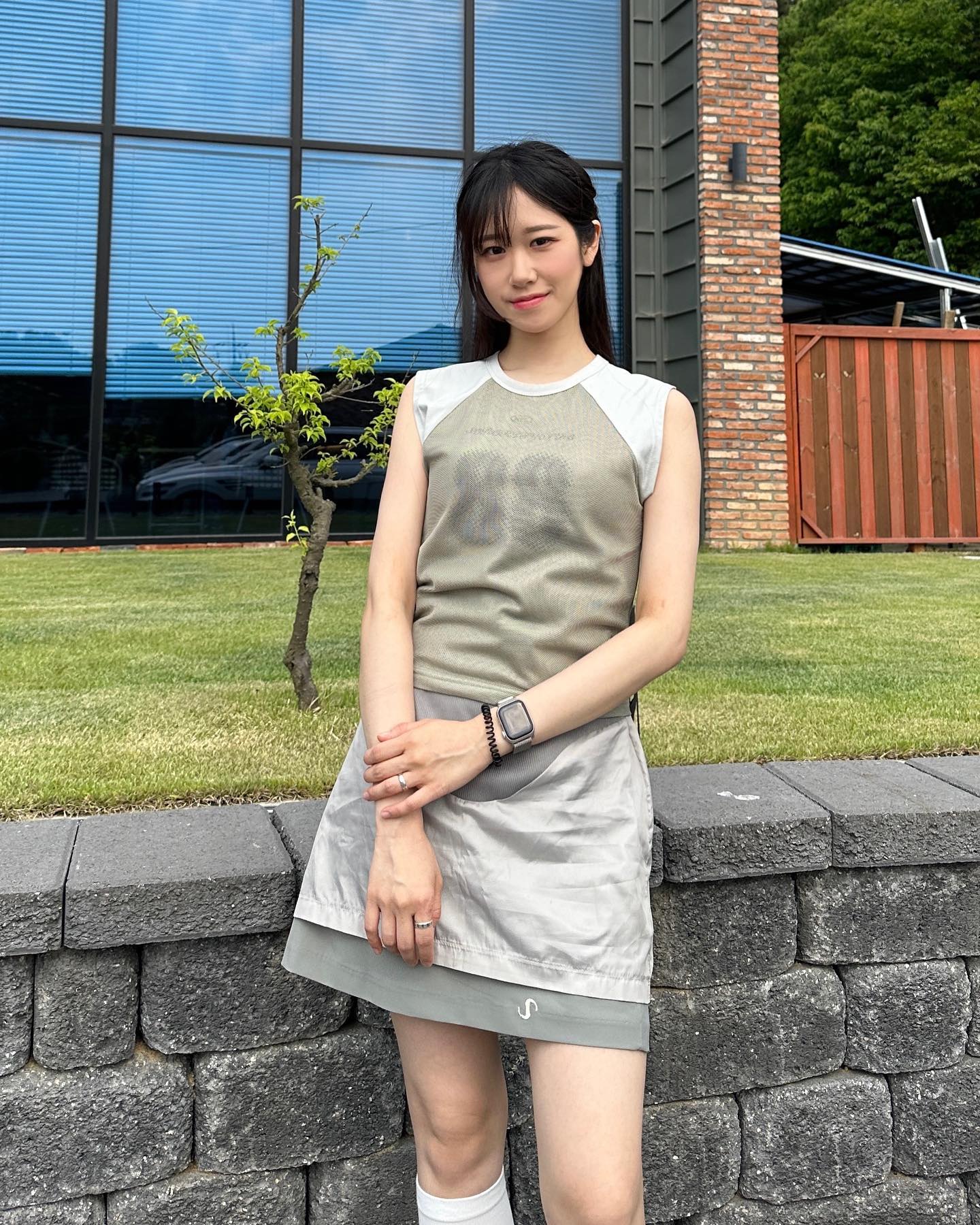 #협찬 nastyfancy_official 

🦋 Nastyfancyclub - Mesh overlap sleevless tee (Khaki)

카키색 슬리브리스 도오전!
그레이빛 도는 컬러라 색감 넘예뻐,,🥹
메쉬소재에 민소매라 한 여름에도 쭉 가보자고!😎

✨암홀 부분이 살짜쿵 길게 감싸도록 디자인 되어
민소매가 부담스러운 분에게도 추천드립니다!
다른 제품의 아우터로 같이 코디해보았는데
색감 질감 너무 잘 어울리구요☺️

🦋 네스티팬시클럽 공식홈페이지에서 23 썸머제품
10만원 이상 구매 시 하트 키링 선착순 증정이라고 하니 달려가세욥✨

#네스티팬시클럽 #메쉬슬리브리스