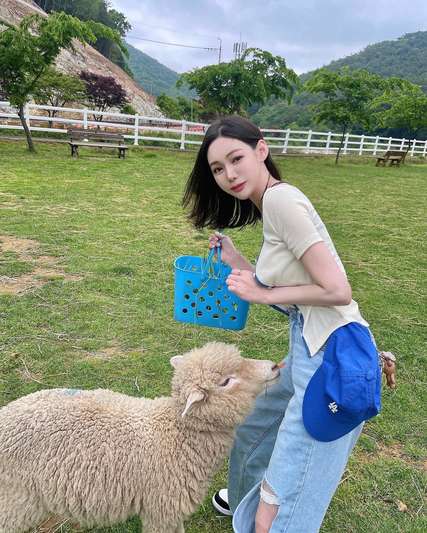 .
With lamb🤍💚🩵
🤤