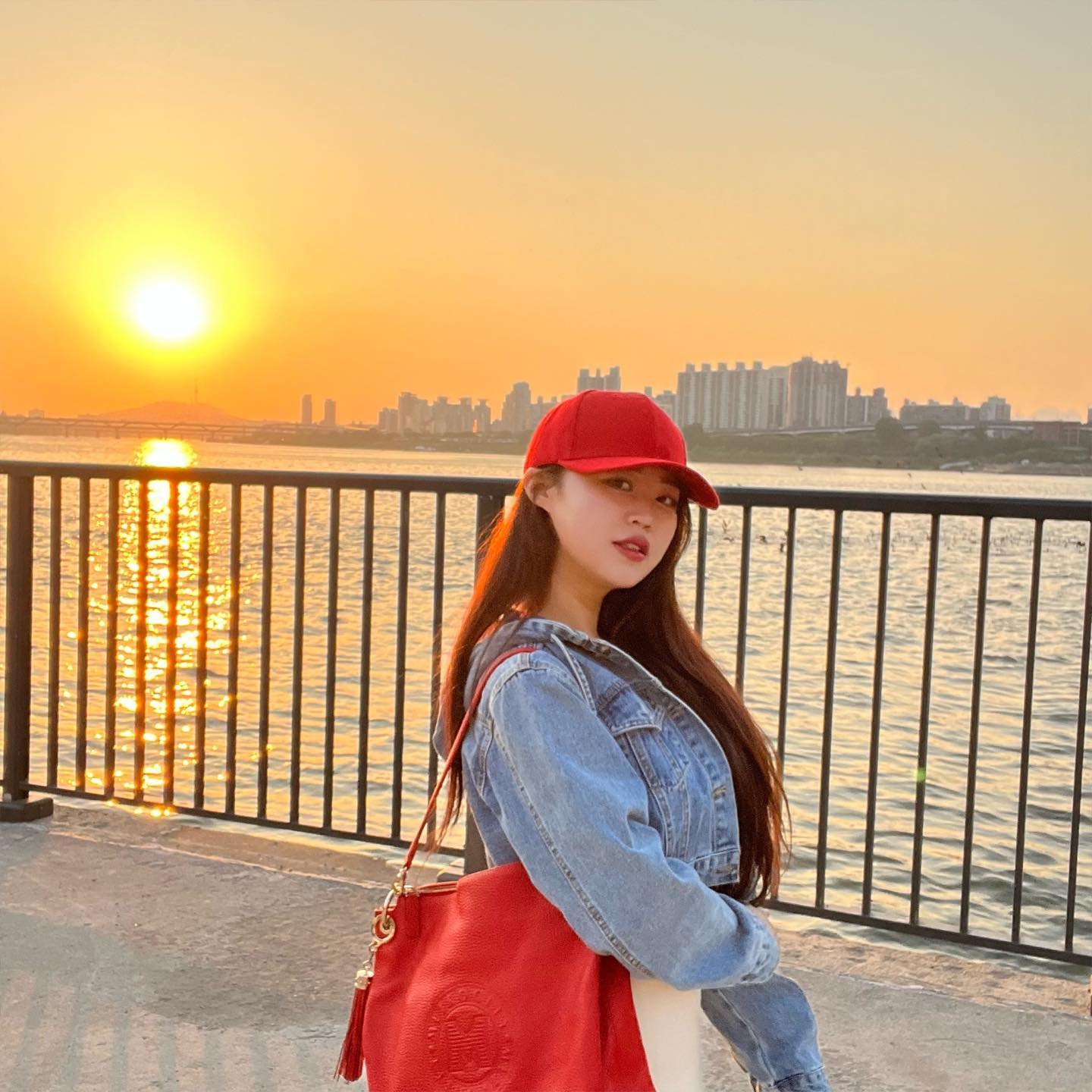 볼캡 레드컷 ❤️
쿨톤인 나한테 쨍한 레드 색감 넘 이쁘자나 #얼굴소멸 #레드  #볼캡 ❤️