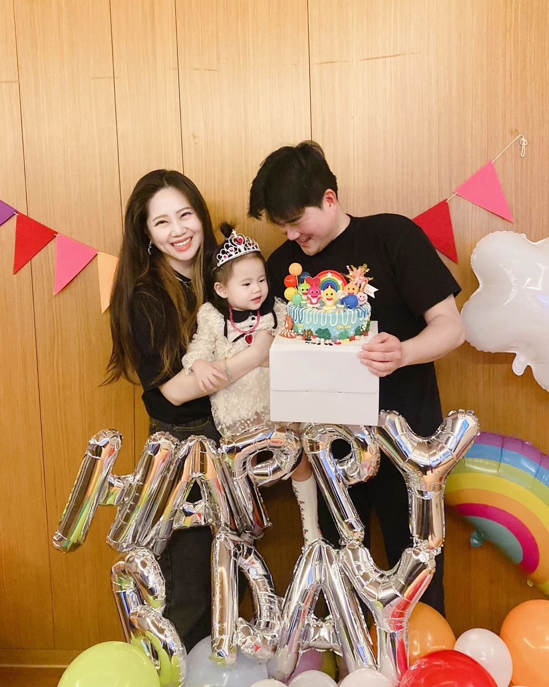 👶두돌

우리 가으니 생일~!♡

앞에보고 좀 웃어주겠니😘
엄빠가 더 신남

#아기상어케이크 #엄마뿌듯