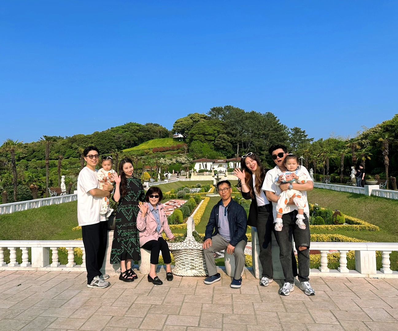 🏝거제 외도

박자매네 거제도여행🩷

친척언니 결혼식 겸 가으니 두돌기념 여행🩷
외도는 정말 너무너무 아름다웠다
자연이 주는 편안함, 위대함 모든걸 느낄 수있었다😍

#날씨요정 #나야나