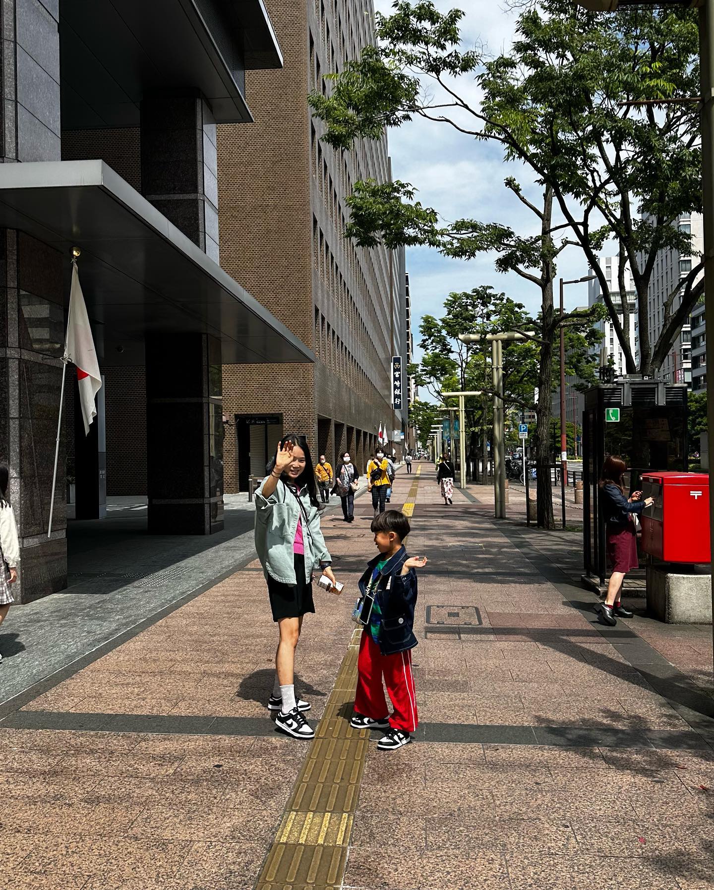 5월3일~5월6일 3박4일 후쿠오카👨‍👩‍👦🛫
계획은 2박인데 결항으로 1박더 🐶꿀🫶
여행자 보험 잘 챙겨서
마지막밤은 좋은 호텔이랑 맛난거 잔뜩먹고
물론, 청구한거 싹 다 들어옴❤️
어린이날을 일본에서 보낸 재우
넘 부럽❤️
⠀
#가족여행#후쿠오카#오리엔탈후쿠오카하카타스테이션#하카타역#에어부산#제주에어#비행기결항#일본여행#마이뱅크여행자보험#애스타그램#말띠맘#셀카#셀피#인친#소통#외동#외동아들#인스타데일리#_재우야사랑해💕#맞팔#선팔#일상#재우맘