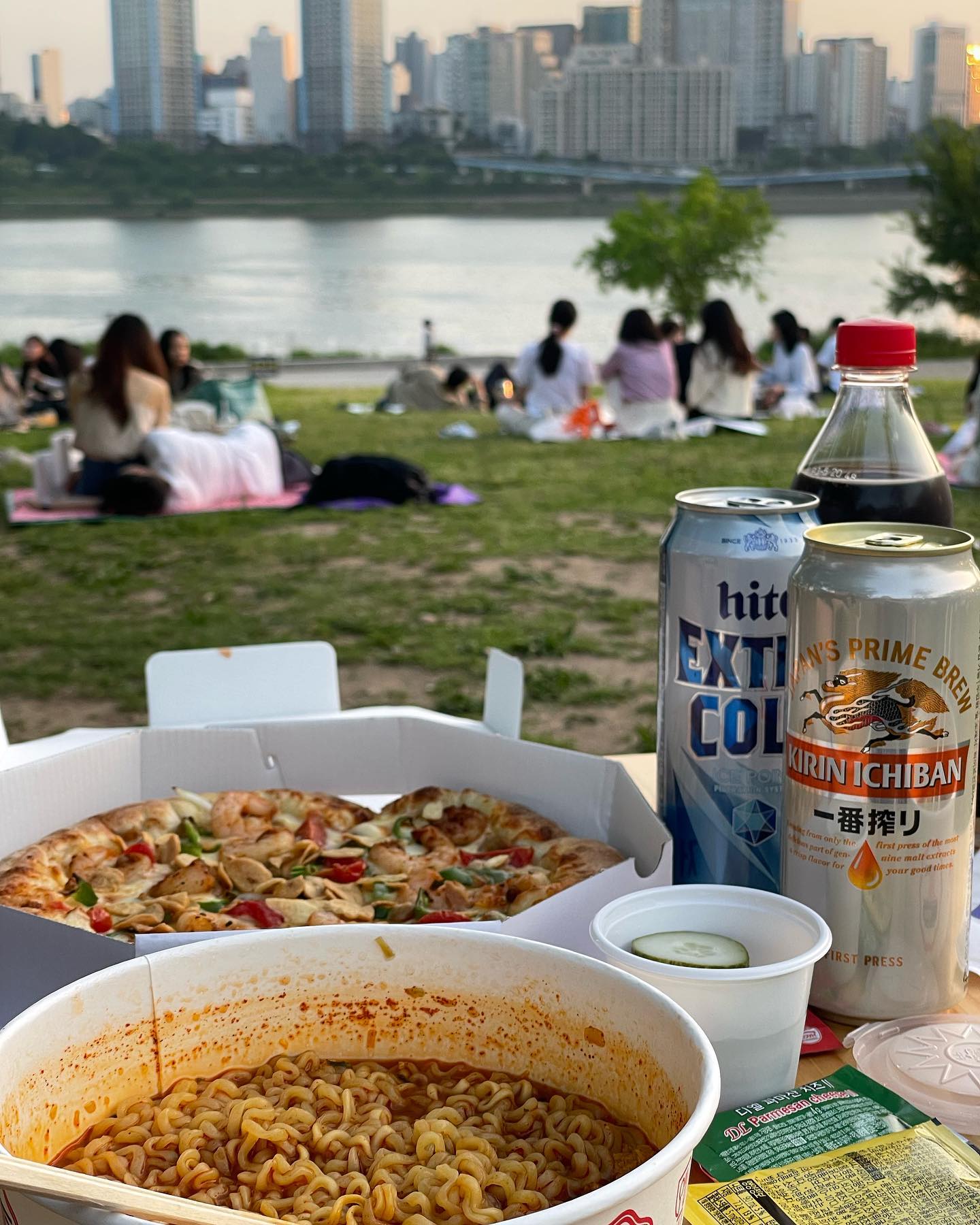 날이 많이 더워졌어요!
퇴근 후에 뚝섬유원지 가니까 시원하더라구요😆
힐링스팟으로 추천합니다..!!!
#한강 #뚝섬 #한강라면 #피맥
.
.
.
.
#데이트 #맛집 #맛스타그램 #맛집추천  #일상 #소통 #선팔맞팔 #먹소통 #먹팔맞팔 #소통해요