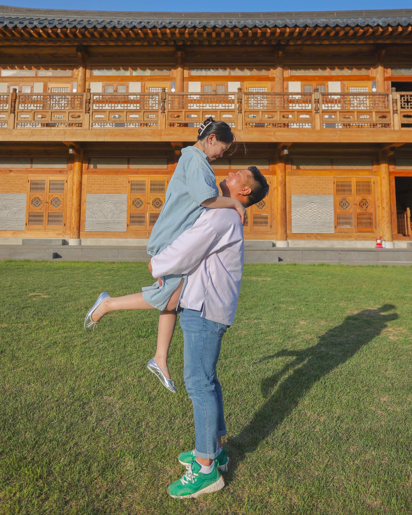 💕💕
갑자기 떠난 시골 촌캉스
고요한 시골
예약한 사람도 우리 둘
전날 갓 태어난 강아지 보며 힐링
계곡에서 물장난 치며 힐링
넓은 잔디에서 뛰어놀며 힐링
고기먹으며 힐링
불멍하며 힐링
사장님이 찍어주신 야경사진에 또 힐링
내가 젤 좋아하는 시골밥상까지
아주 힐링 대마왕 시골여행
즐거웠음미다❤️

남은 성수기 불태우고 또 놀러가자요💕