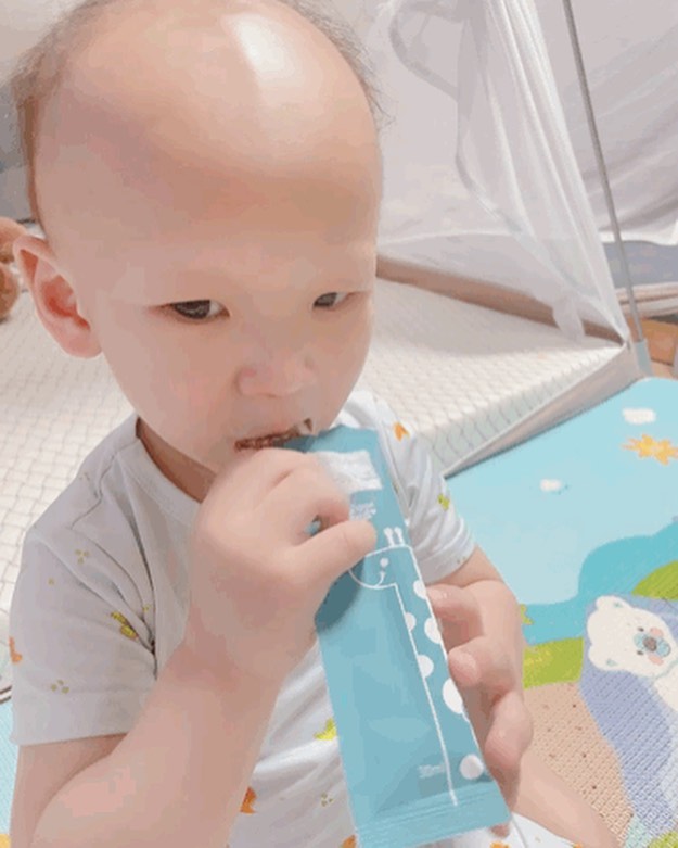 이지하이키즈는 이지바이오메드와 대한성장의학회가

공동개발한 특허원료 식물혼합추출물을 사용했다고 해요!

<< 검색창에 EZ - 523 을 검색해보시는 걸 추천!!!!! >>

이지하이키즈에는 칼슘 등 무기질 흡수를 높어주는 폴리감마글루탐산 60mg 이 함유되어 있어요!

같은 함량이라도 흡수률이 높아서 더 효과적이고 빠르게 섭취가 된답니다 +_+

​

한참 성장하는 아이들을 위해서 는 칼슘흡수를 돕고 뼈 건강을 위한 비타민 D와 

영국산 수용성 해조칼슘이 첨가되어 있어요!

이지하이키즈에는 칼슘 등 무기질 흡수를 높어주는 폴리감마글루탐산 60mg 이 함유되어 있어요!

같은 함량이라도 흡수률이 높아서 더 효과적이고 빠르게 섭취가 된답니다 +_+

​

한참 성장하는 아이들을 위해서 는 칼슘흡수를 돕고 뼈 건강을 위한 비타민 D와 

영국산 수용성 해조칼슘이 첨가되어 있답니다.