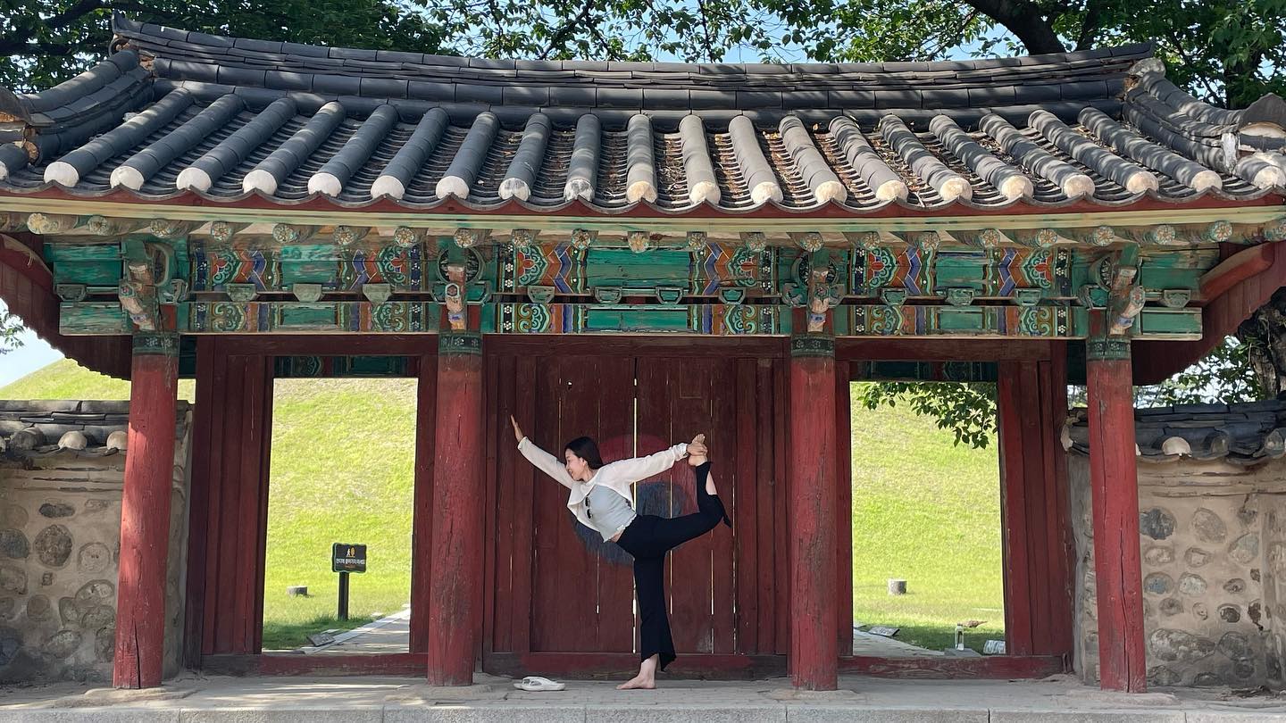 회사 워크샵으로 온 경주😃
내일로 여행이후 제대로 온건 10년만
너므 예쁘고 좋당👍
경주에서도 요가파이어🧘🏻‍♀️

#경주 #대릉원
#경주여행
#나타라자아사나