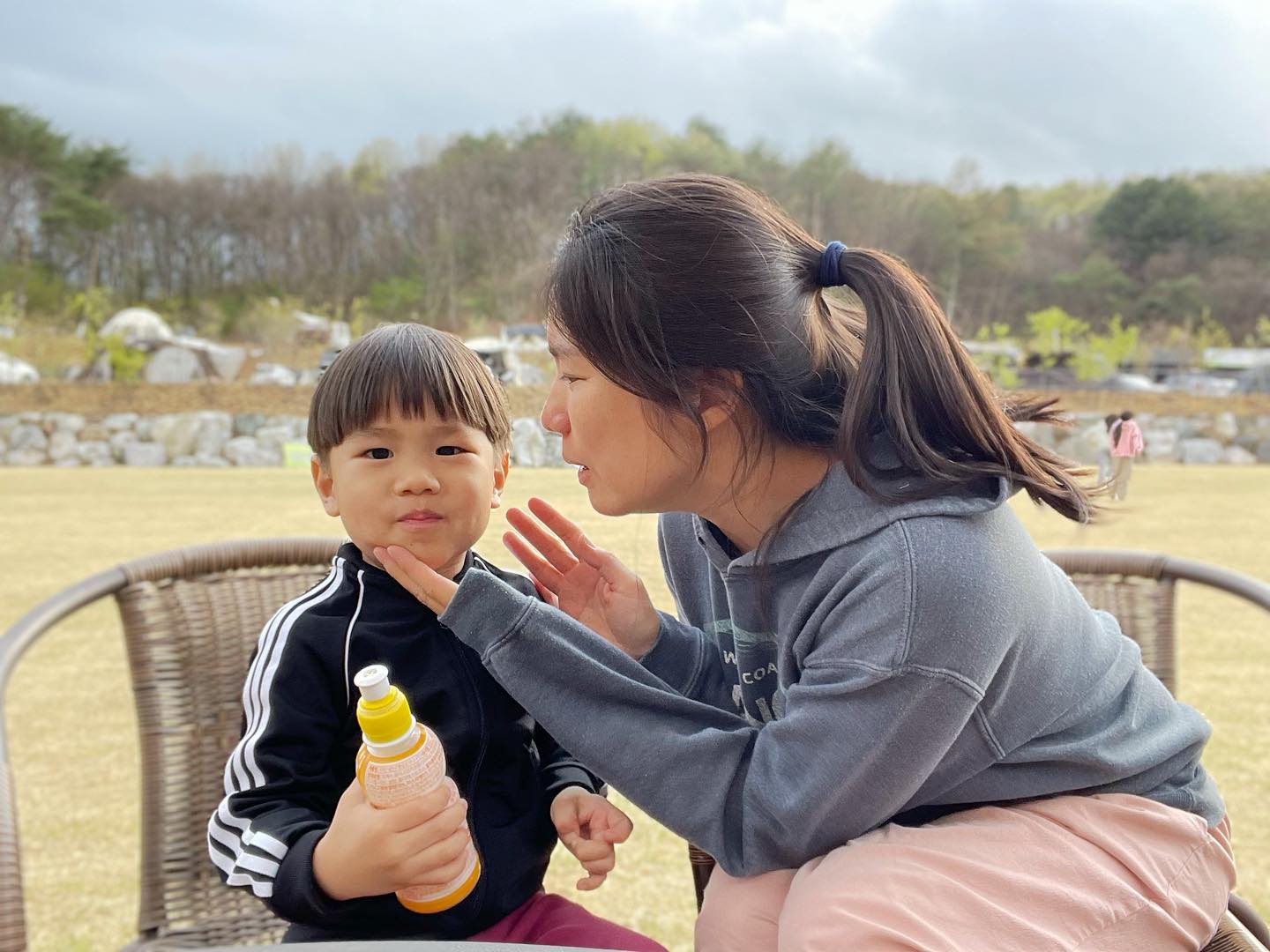 키카 후 매점에서 발견 한 
흔치 않은 노란 뽀로로 주스 못참쥐..💛
사진찍기 되ㅣㅣㅣ게 힘들다^^^

#홍천세이지힐 #세이지힐 #세이지힐캠핑장 #아기랑캠핑 #33개월 #33개월아기 #33개월아들