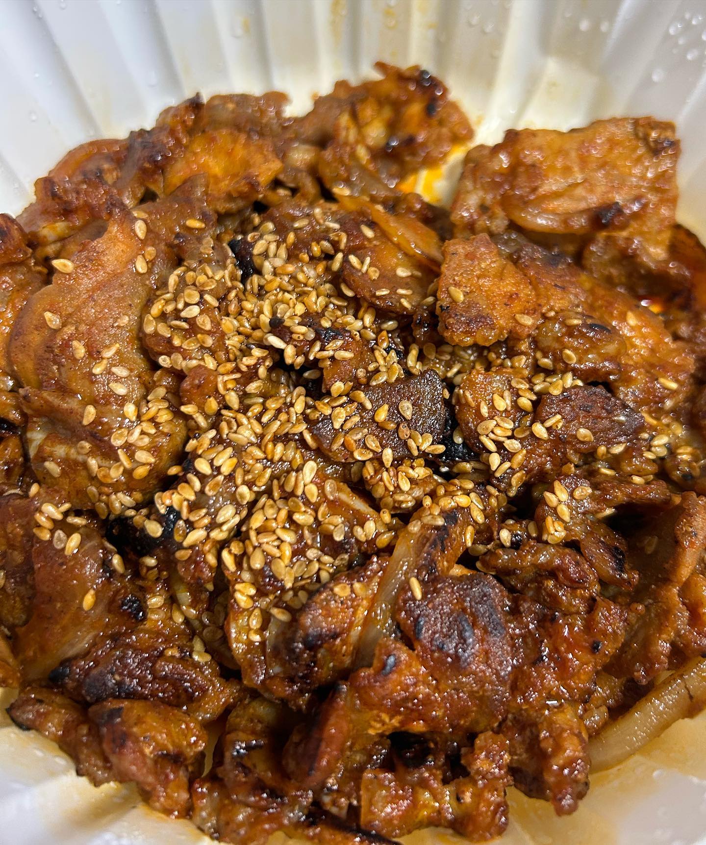 스트레스받을땐 매운 오돌뼈 😋 #협찬
동네에서 종종 시켜먹는 오돌뼈집에서 오돌뼈+닭발까지 세트로 포장해 왔어요!
✔️오돌뼈는 2단계로 시키면 한국인이 좋아하는 매콤한 매운맛이라 스트레스 풀리는 맛이에요!🫶🏻
✔️무뼈닭발은 쫀득하고 불향이 가득해요
✔️날치알볶음밥은 꼭 같이 먹어야 하는데 들기름도 듬뿍 넣어주셔서 고소한맛 한가득!
앞으로 형제닭발 천호점 단골할게요❤️
-
-
#먹스타그램 #먹스타 #맛스타그램 #맛스타 #먹스타맞팔 #닭발맛집#먹스타소통 #무뼈닭발맛집#오돌뼈맛집#굽은다리역맛집#굽은다리맛집#천호닭발#천호닭발맛집#천호맛집 #직회무뼈닭발#닭발세트맛집#무뼈닭발추천#매운닭발맛집#굽은다리역닭발#굽은다리닭발#형제닭발천호점 #명일동맛집