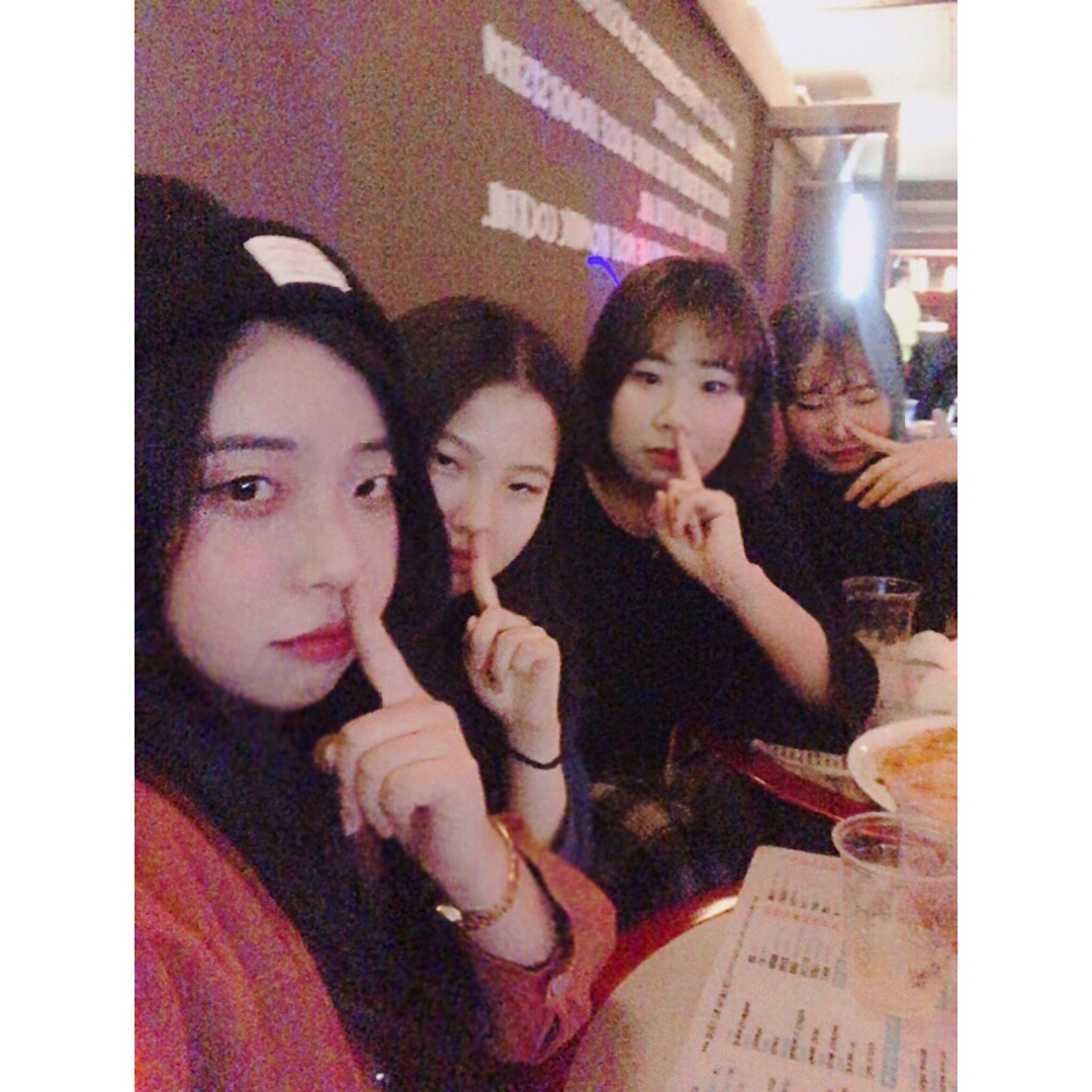 🖤❤️🖤
.
.
#경승우추 #재밌다 #논알콜 #칵테일 #코꾸멍태그 
#겨울엔역시 #롱패딩 #우정스타그램
