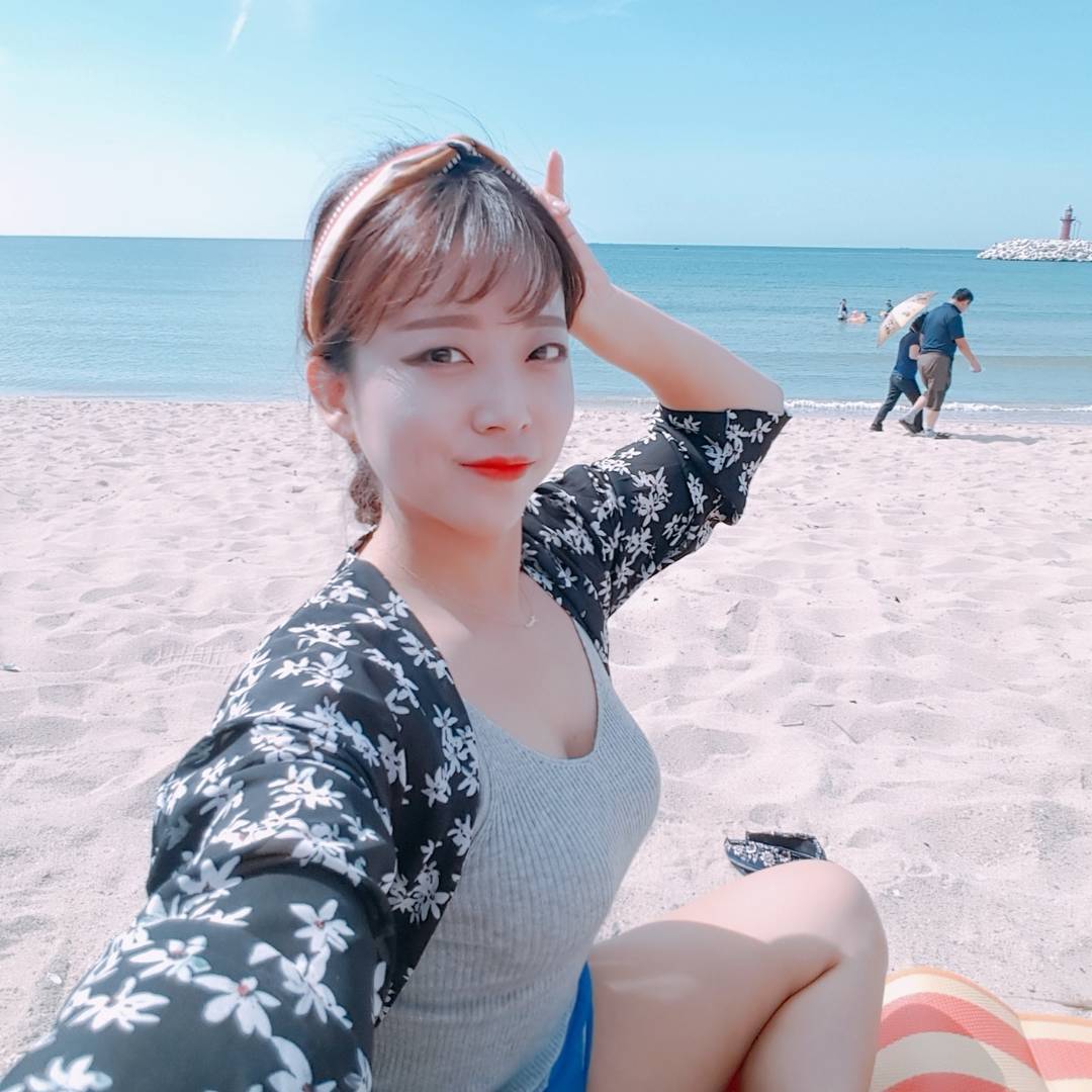 찡블리💋 on Instagram: “#첫줄 ❤❤❤❤❤❤❤❤❤❤ 더 더워지기전에 해수욕💜💙 하기전에 #셀카 백만장ㅋㅋㅋㅋㅋㅋㅋ 꺄아 포인트로 #반다나 짱이뿜 핵이뿜! 물놀이할때 머리묶으면 필수😍 간절곶도 너무멋져💕 💙💜💛💚🖤💙💜💛💚🖤 ㅡ #수앤수#귀걸이#악세사리#쥬얼리…”