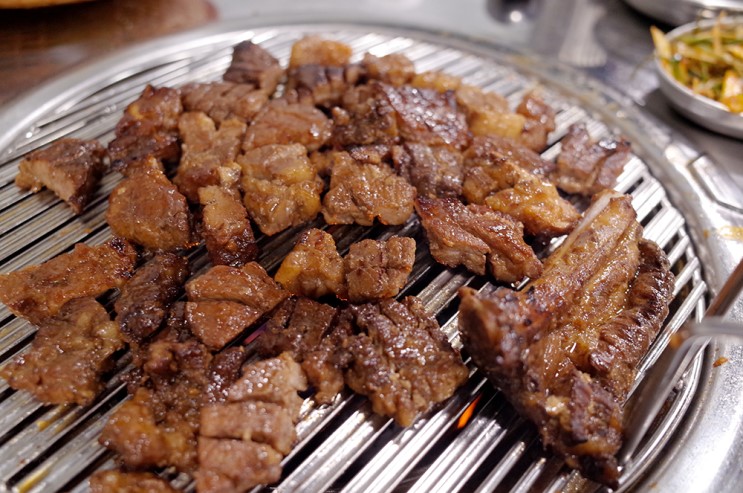 신림 고기집 연탄으로 고기맛 살리는 돼지마을 연탄아재