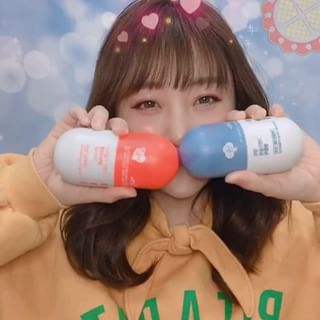 도도쑤기 on Instagram: “GRN #천둥이다홍이 . 알약 케이스 너무 귀요미 해 . 볼에 문질문질~ 먹어서 빼고 볼 마사지로 붓기 빼고 ㅋㅋ . - - ☑️ 체지방 감소 뿐 아니라 감마리놀렌산으로 여자의 그날에 면역과민반응에의한 피부상태 개선에도 좋은 #다홍이 💊 . ☑️…”