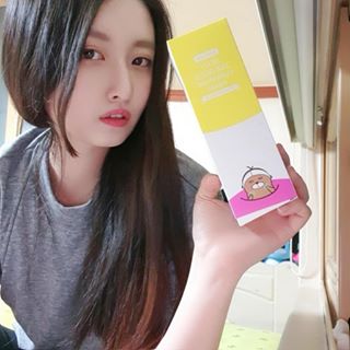 VㅕZ1 on Instagram: “#클렌징폼 #미플레이 진쩌 금 24k가 들어간 클렌징폼! 금이라 그런가 내 피부가 고급스러워진 느낌..! 보습 효과까지 좋아서 씻고난 다음에도 땡기는 느낌이 없었어요-!! #클렌징추천#클렌져 #촉촉한피부#보습클렌징 #24k골드#골드클렌징폼…”