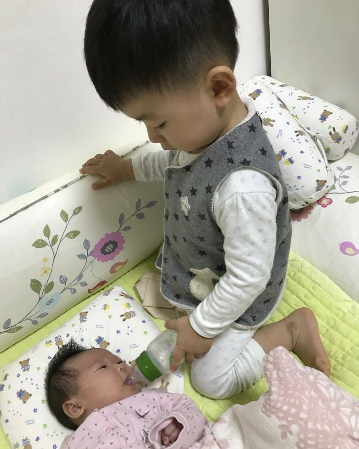 #앨범정리 
아가 맘마 다먹었는데 오빠가 맘마준다네요 ㅎㅎ
#맘마먹이기 #내가할거야 #나도맛좀보자 
#육아스타그램 #육아맘 #육아소통 #남매맘 #맛팔 #선팔 #선팔맞팔 #선팔하면맞팔 #일상스타그램 #일상소통 #일상 #아들스타그램 #딸스타그램 #아들맘 #딸맘 #수서맘 #수서동